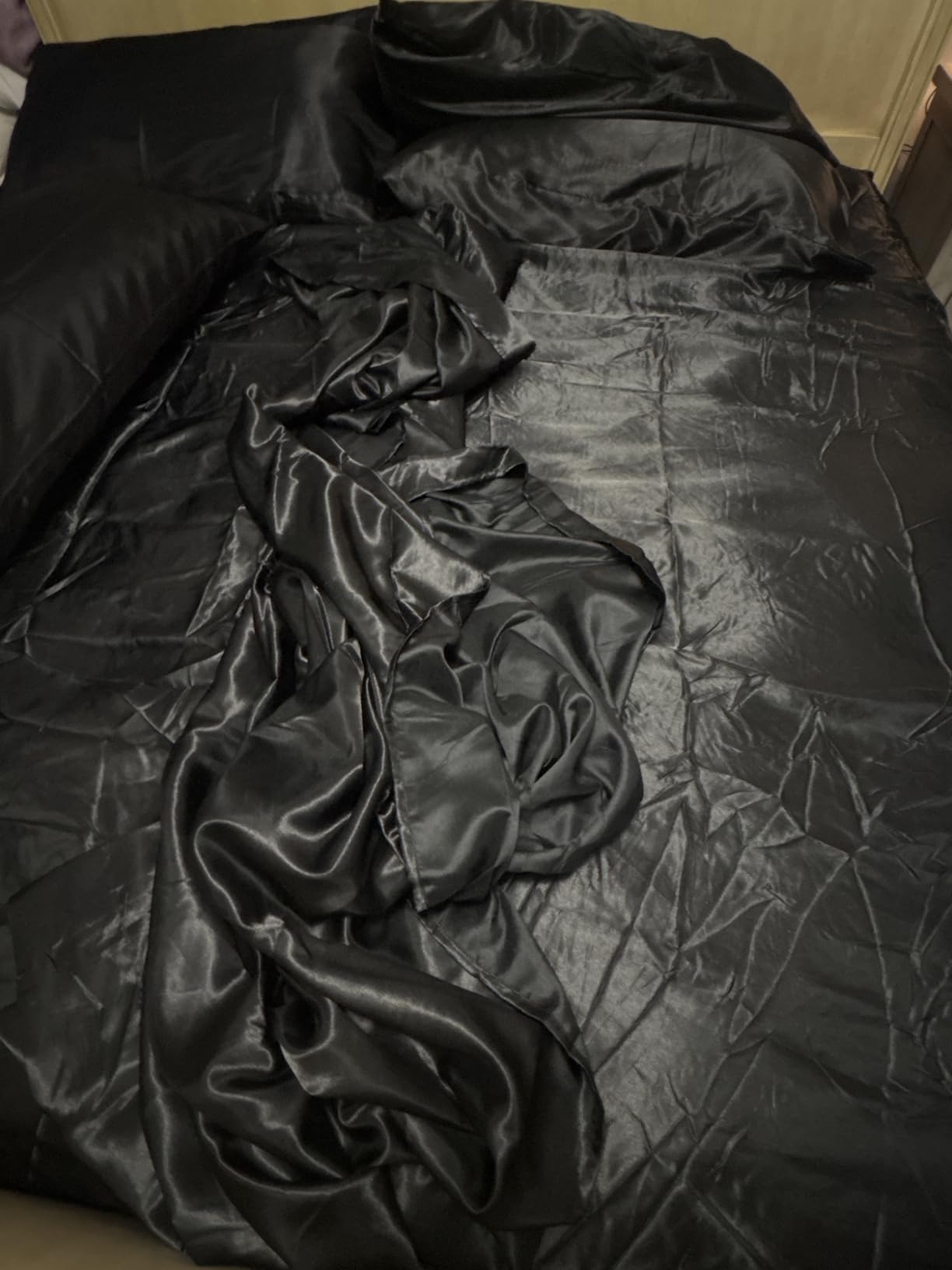 BEDELITE Satin Sheets Queen Size Bed Set, Luxury Soft Black Silky Sheets for Hair and Skin, Similar to Silk Bed Sheets Set 4 Pieces with 1 Deep Pocket Fitted Sheet, 1 Flat Sheet, and 2 Pillowcases customer photo 2