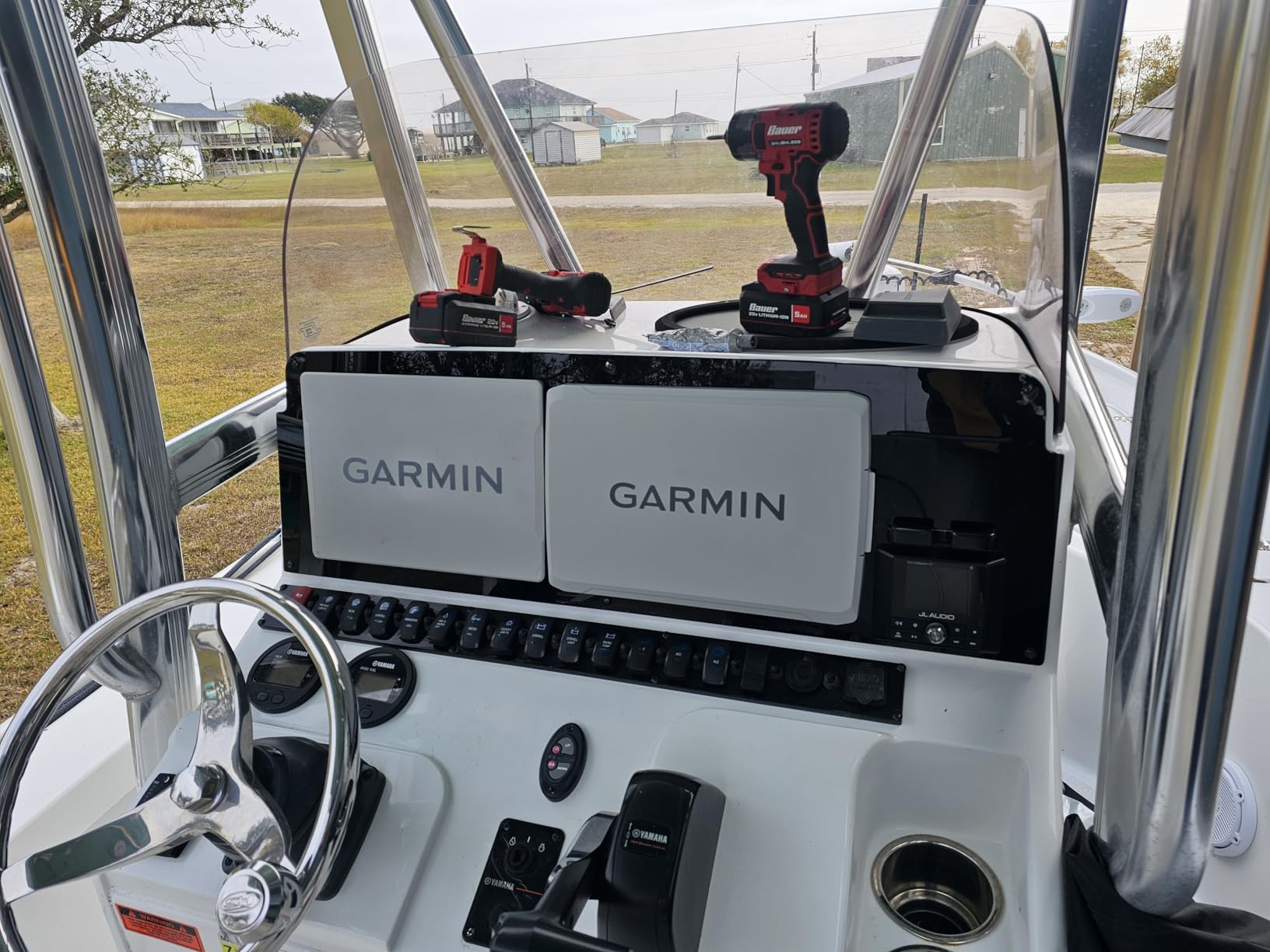 Garmin ECHOMAP Ultra 2 126sv 12-Inch Chartplotter with Garmin Navionics Plus Mapping and LiveScope Live-Scanning Sonar customer photo 1