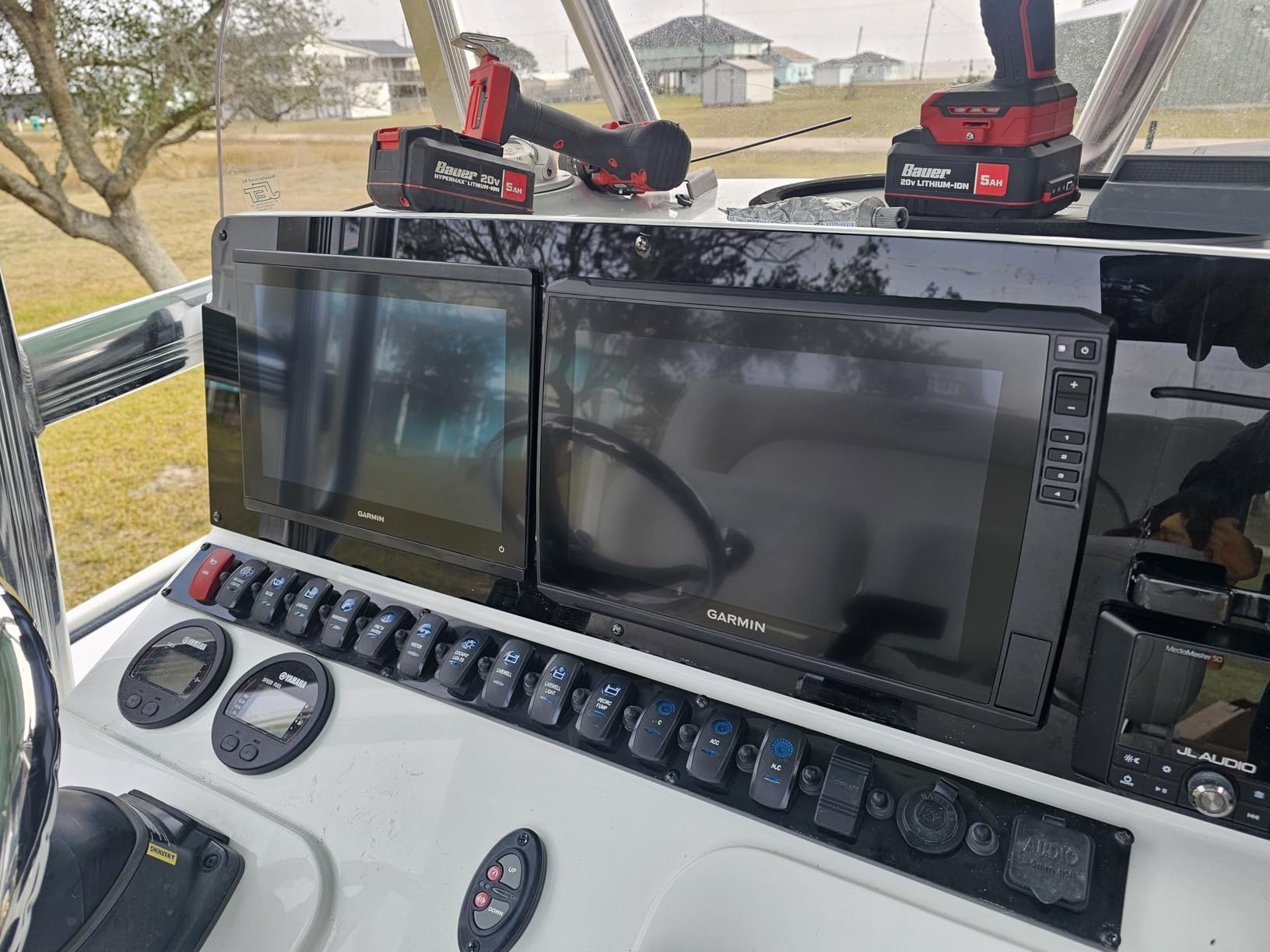 Garmin ECHOMAP Ultra 2 126sv 12-Inch Chartplotter with Garmin Navionics Plus Mapping and LiveScope Live-Scanning Sonar customer photo 2