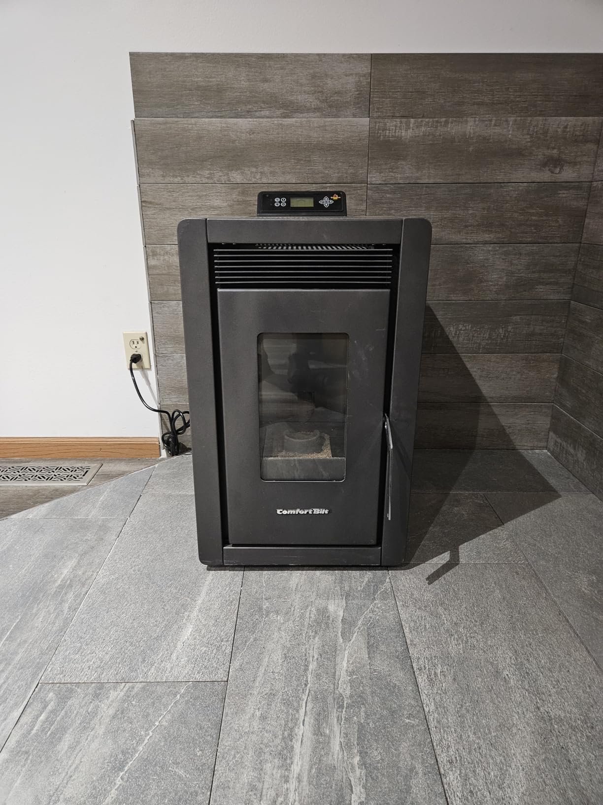 Comfortbilt Small Mini Pellet Stove HP40 1,500 sq ft 25 LB Hopper Alpine Series, Black customer photo 1