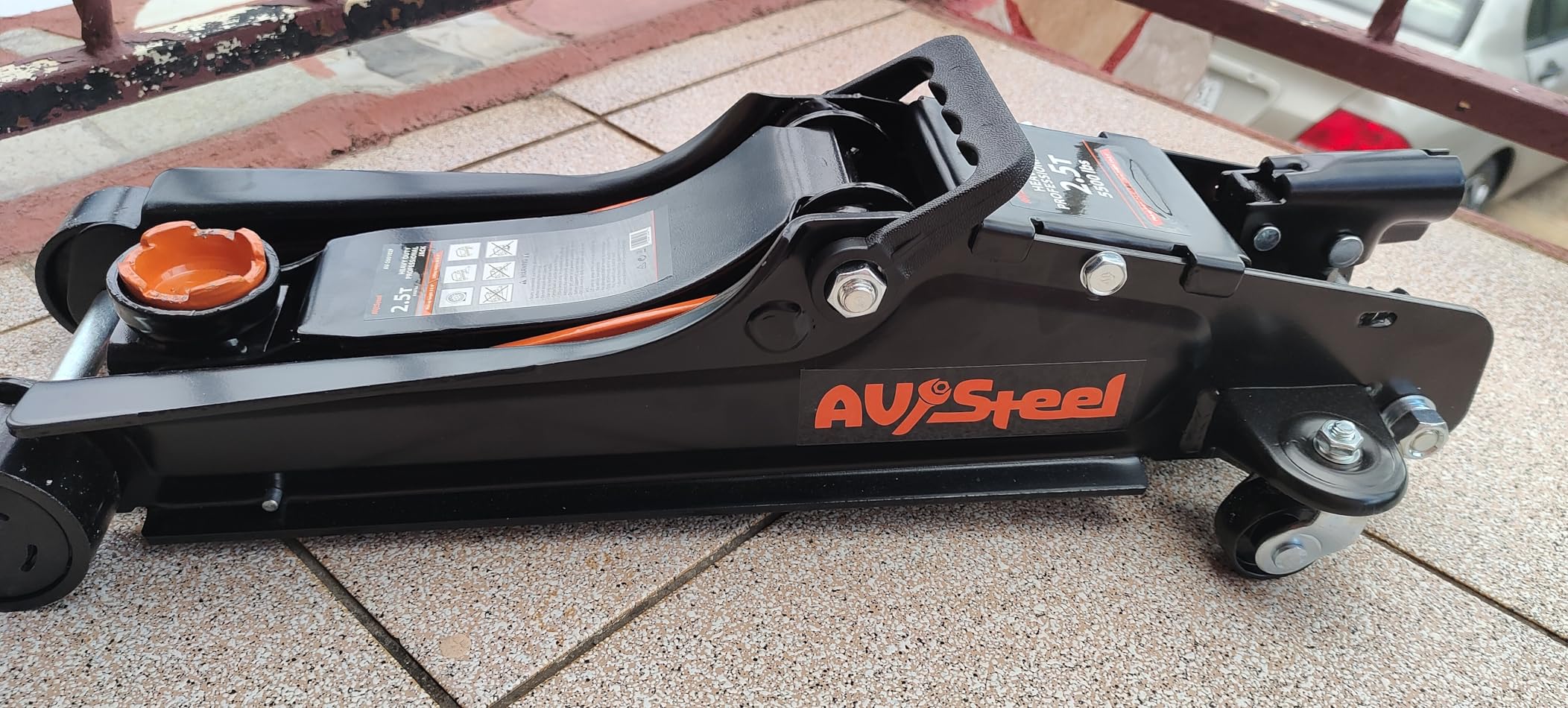 AV Steel Floor Jack 2.5 Ton (5500 lbs), Low Profile Floor Jack with Single Piston Pump, Heavy Duty Steel Hydraulic Jack for Car, Jack for Car with Lifting Range 3.4'' to 14.6'' customer photo 2