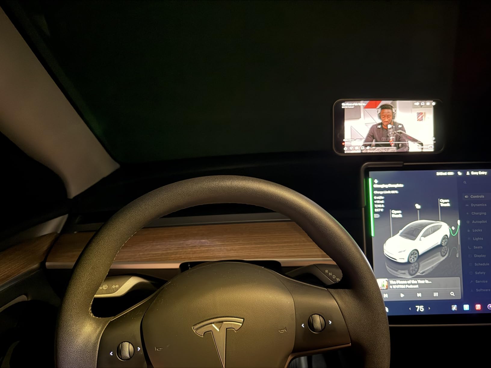 Spigen TapLock Adhesive-Free MagSafe Tesla Phone Mount for Model Y Juniper 2025/26 & Model 3/Y/S/X - for iPhones with MagSafe & Pixelsnap [Not Compatible with Updated 16in QHD Screen] customer photo 1