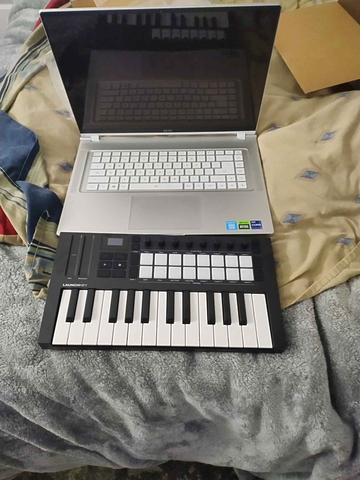 Novation Launchkey Mini 37 MK4 - Portable 37 Mini-Key, USB, MIDI Keyboard Controller with DAW Integration. Chord Mode, Scale Mode, Drum Pads, and Arpeggiator. Includes Music Creation Software Bundle customer photo 2