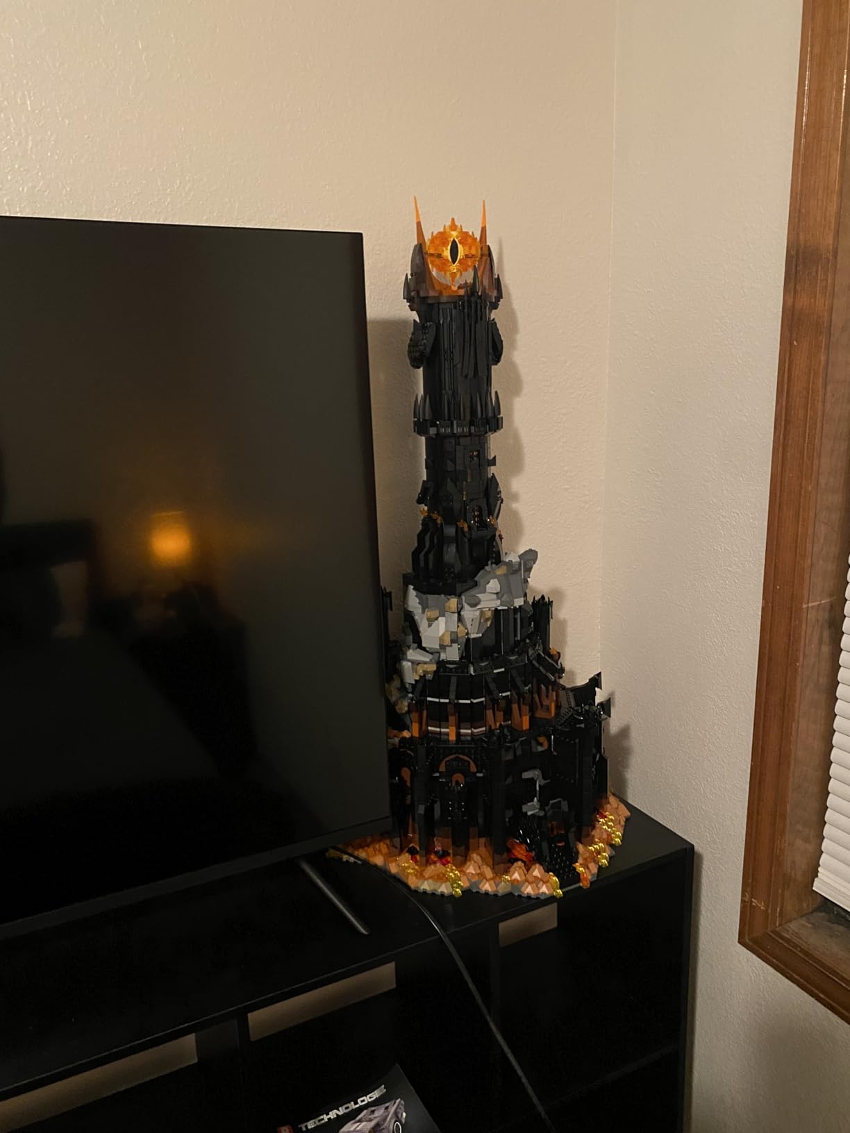 Icons The Lord of The Rings: Barad-dur Building Set for Adults - The Lord of The Rings Collectible for Fans - Includes 10 Minifigures - Gift for Men and Women - 10333 customer photo 1