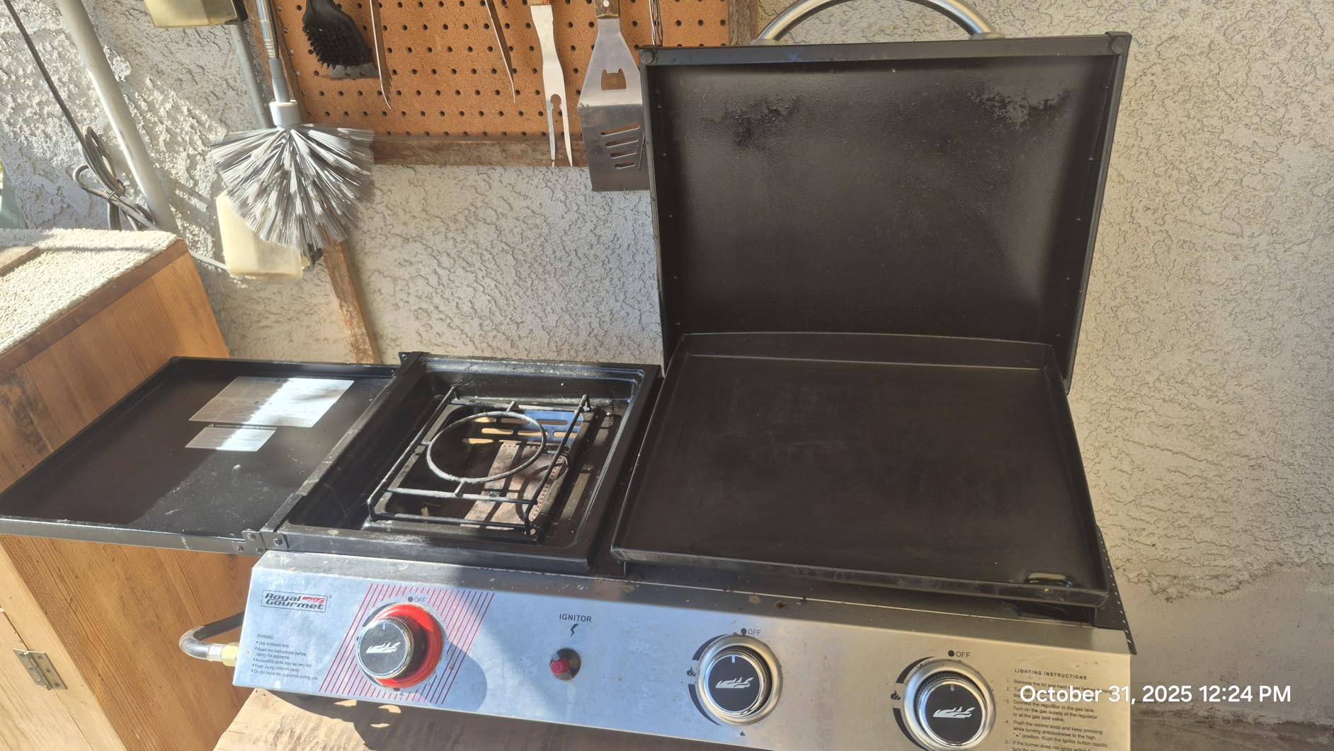 Royal Gourmet PD1305H 3 Burner Propane Gas Grill and Griddle Combo with Lid, 3-in-1 Grill Griddle Combo with 29,000 BTUs Output for Outdoor Cooking customer photo 1