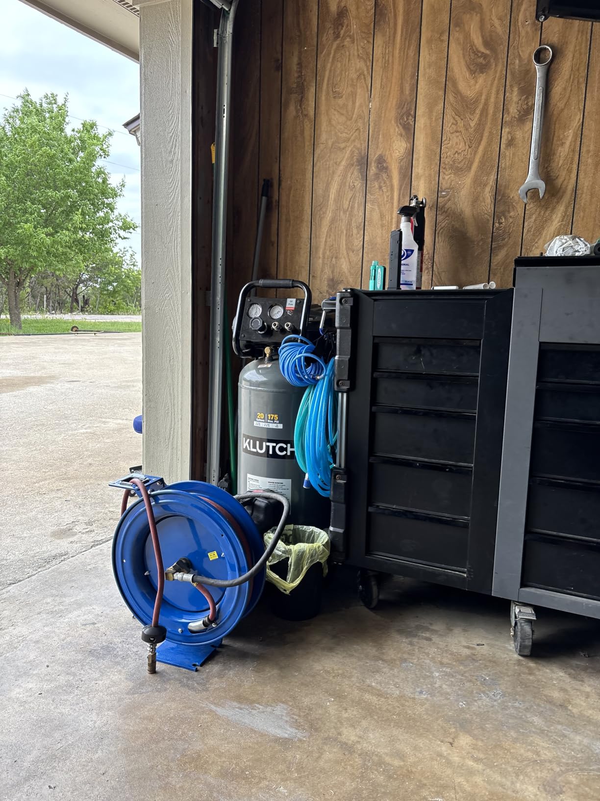 Klutch 60-Gallon Single-Stage Vertical Air Compressor, 3.7 HP, 230 Volts, Cast Iron Oil-Lubricated Pump customer photo 1