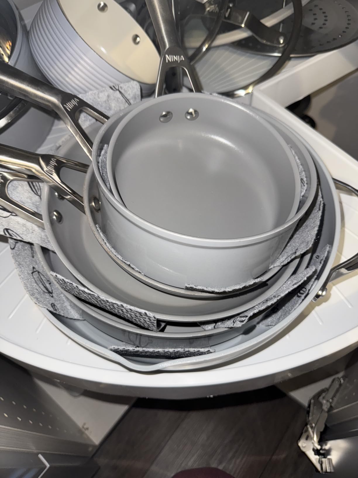 Ninja Ceramic Pro 14-Piece Cookware Set, Non-Stick Pots & Pans Set with Glass Lids, Nontoxic, PTFE Free, Ceramic Coated, Oven Safe, All Stovetops & Induction Compatible, Black, CW39014BK customer photo 1
