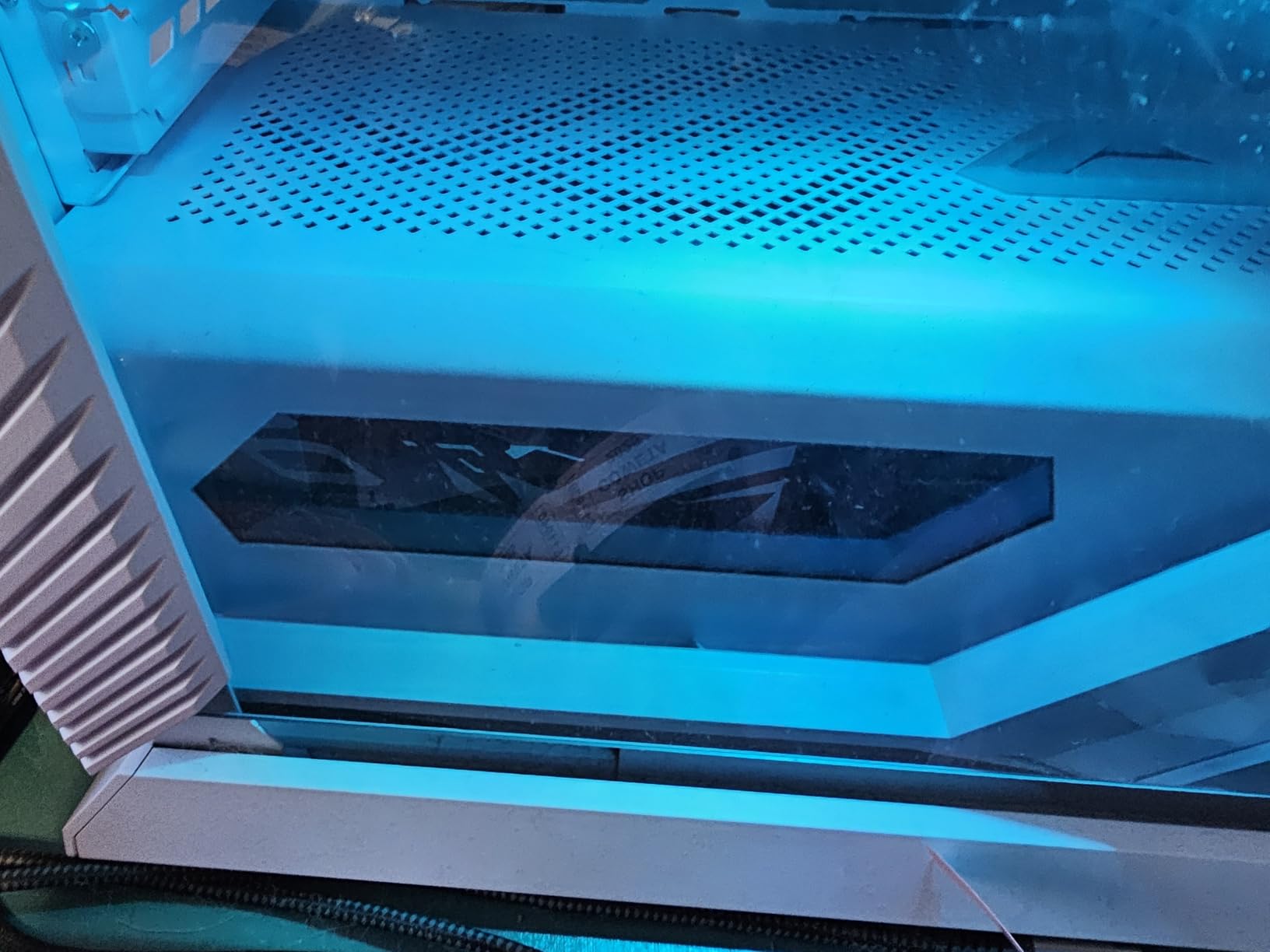 ASUS ROG Strix 1200W Platinum (Fully Modular Power Supply, 80 Plus Platinum Certified, ATX 3.1, GaN MOSFET, GPU-First Intelligent Voltage Stabilizer, 10-Year Warranty) customer photo 1