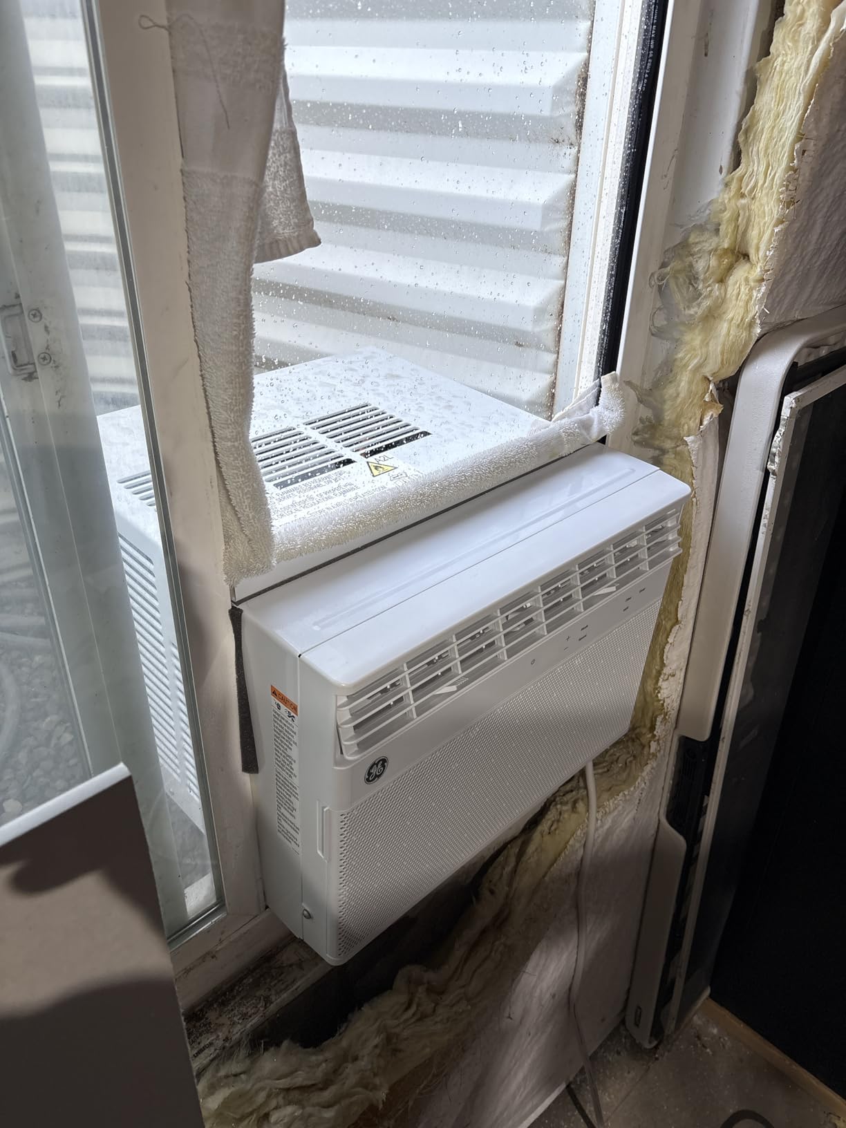 GE Window Air Conditioner 10,000 BTU for Rooms up to 450 sq ft., Wi-Fi Enabled, Energy-Efficient Cooling for Medium Rooms, Easy Install Kit, Control Using Remote or Smartphone App, White customer photo 2
