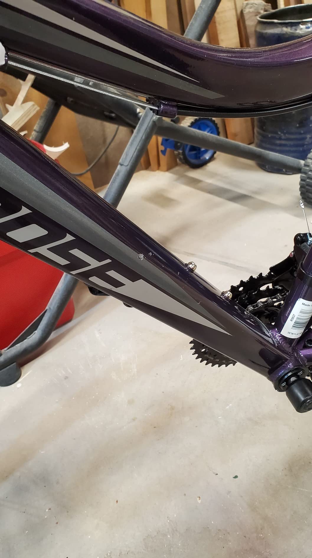 Mongoose Flatrock Mountain Bike, 21 Speed, Aluminum Frame, Front Suspension customer photo 2