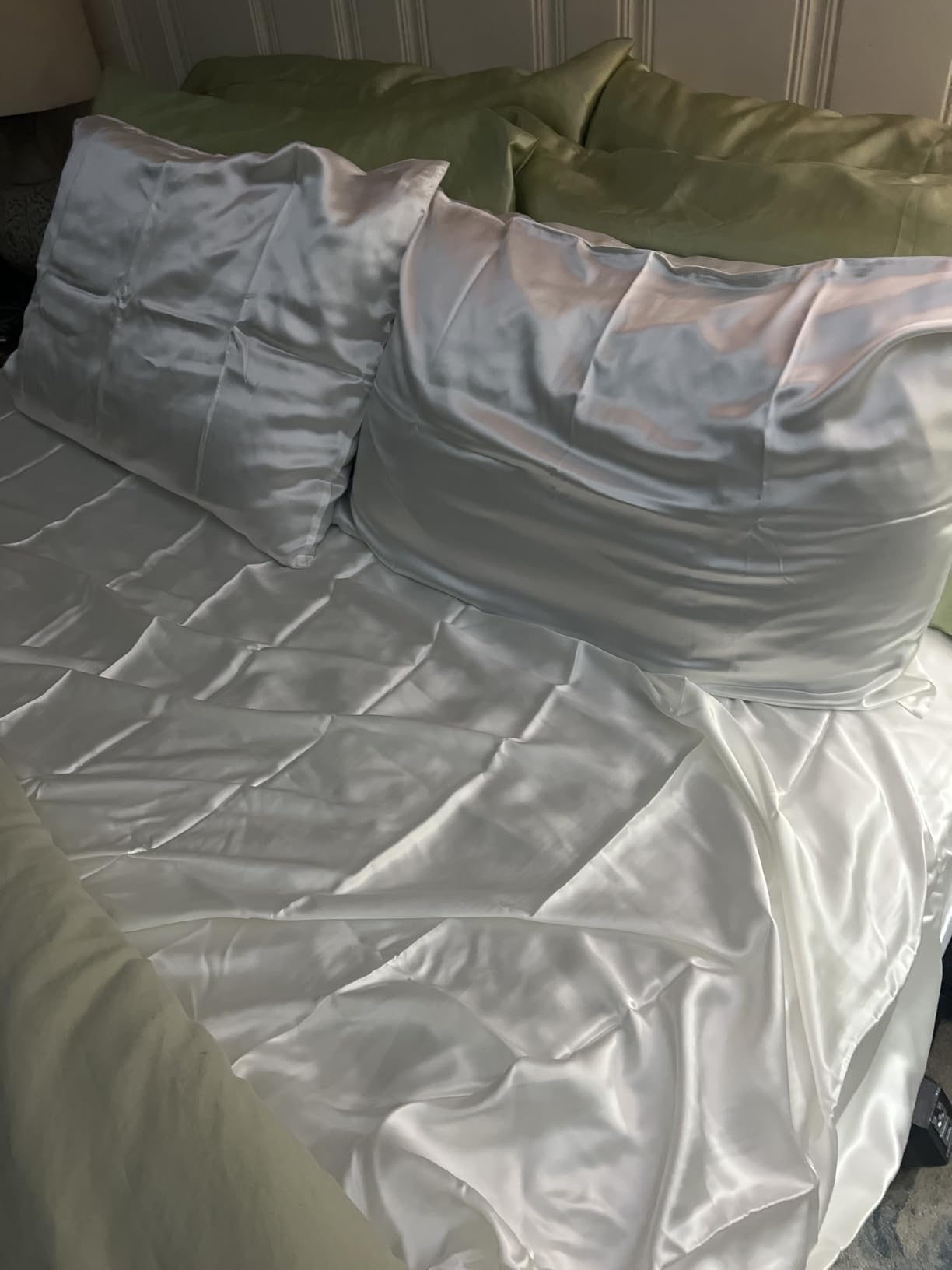 PROMEED 100% Pure Mulberry White Silk Sheet Set 4pcs, 23 Momme Grade 6A+ Silk Bed Sheets Set with Cooling Sheets and Pillowcases (White, Queen) customer photo 1