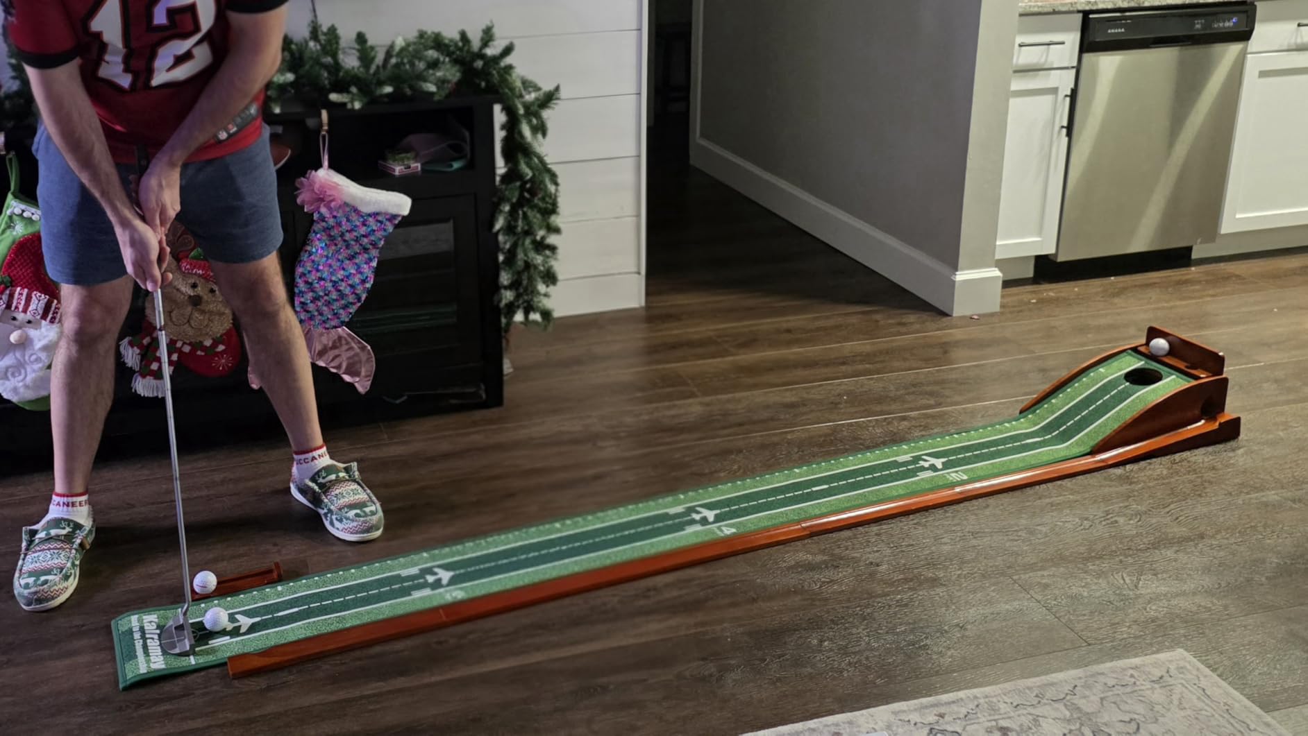 Kalramay Putting Green Indoor Golf Putting Mat - Easy to Assemble with Automatic Ball Return, Wrinkle-Free customer photo 2