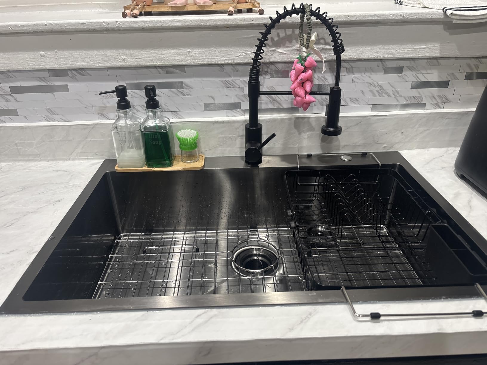 VEVOR 33 inch Kitchen Sink Workstation, 304 Stainless Steel Top Mount Sinks, Drop-In Single Bowl Farmhouse Basin with Accessories, Household Dishwasher Sinks for RV, Prep Kitchen, and Bar (Black) customer photo 1