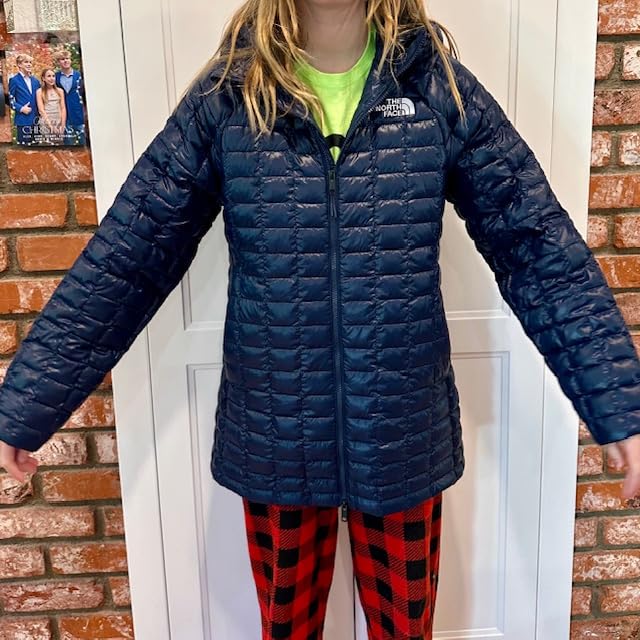 The North Face Women's Thermoball Hooded Parka | High Loft Insulation, Wind & Water Resistant customer photo 1