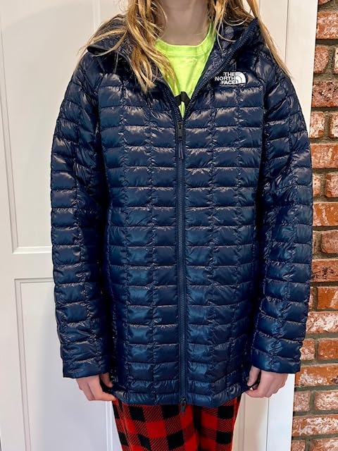 The North Face Women's Thermoball Hooded Parka | High Loft Insulation, Wind & Water Resistant customer photo 2