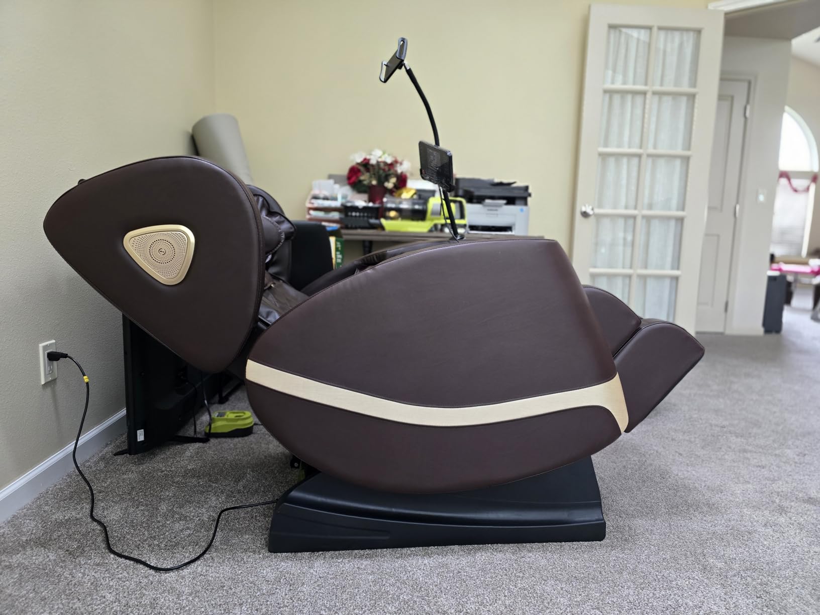 FURNIMAT 2026 Massage Chair Full Body, Zero Gravity Massage Chair with 10 Fix Rollers, Airbags, Heating, Foot Massage, Auto Modes, Bluetooth Speaker, Smart Screen Controller (Premium Version) customer photo 2