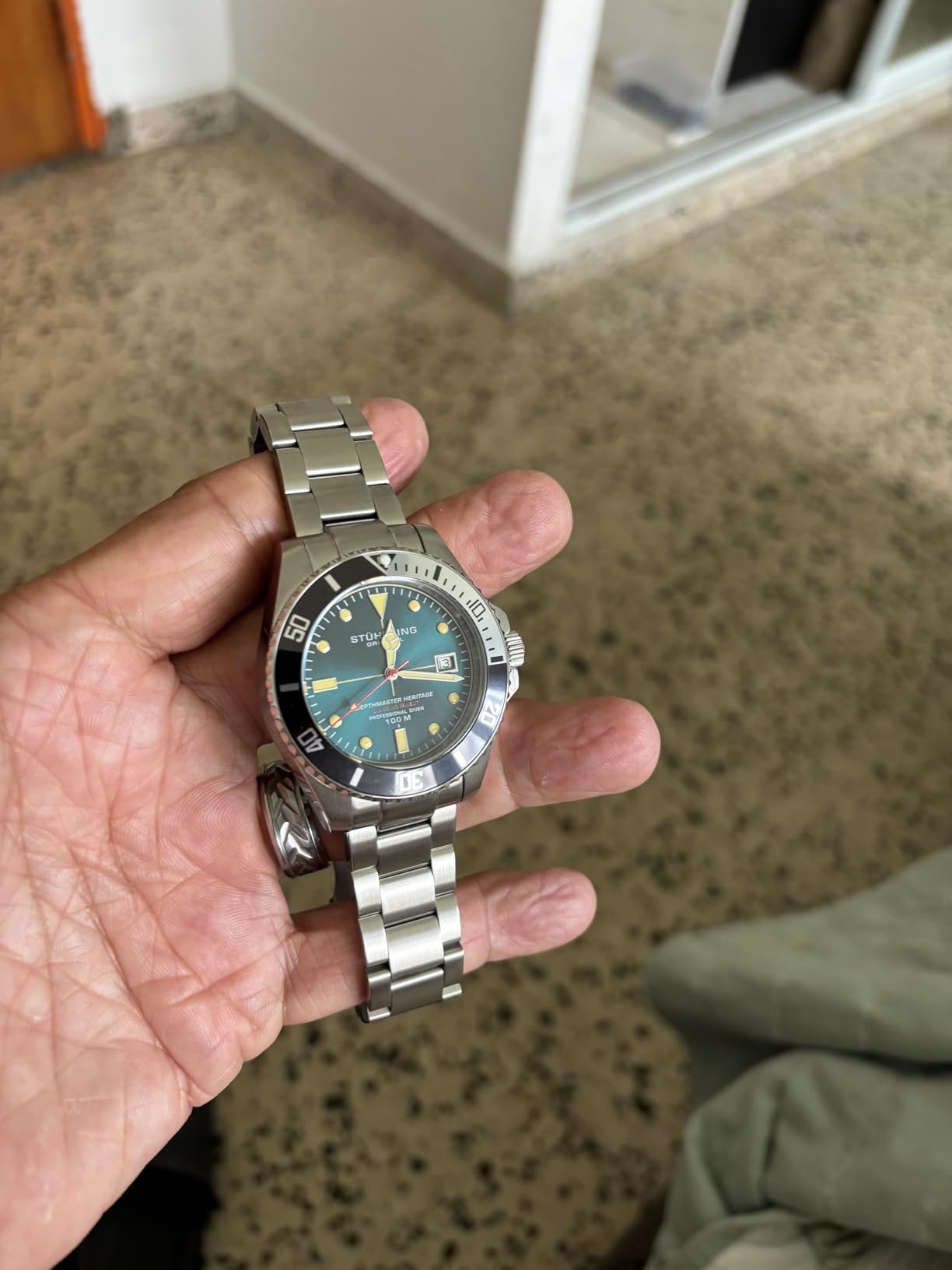 Stuhrling Depthmaster Heritage Diver Swiss Quartz Watch customer photo 1