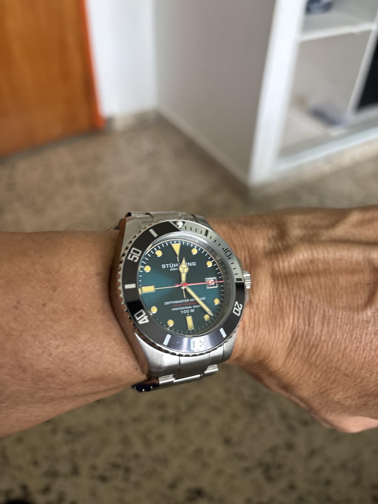 Stuhrling Depthmaster Heritage Diver Swiss Quartz Watch customer photo 2