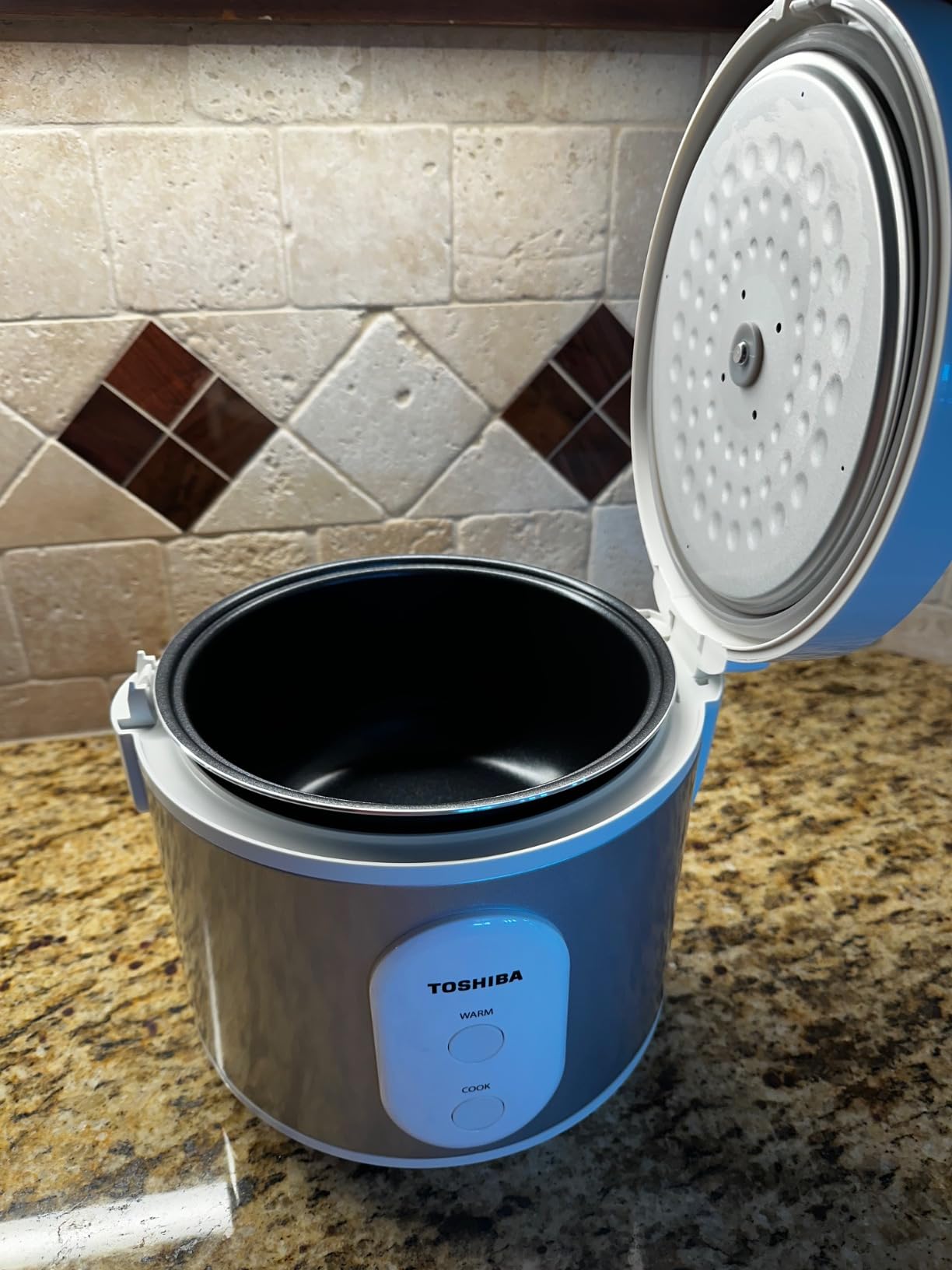TOSHIBA Rice Cooker & Steamer Simple 5.5 Cup (Uncooked) with Steaming Basket, Removable Non-Stick Inner Pot & Inner Lid, One Touch & Keep Warm Function, Silvery White customer photo 1