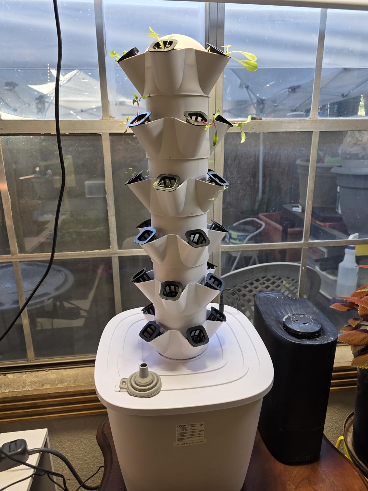VEVOR Hydroponic Growing System with Grow Light, 30 Pods Vertical 6 Tiers Hydroponic Tower, Home Hydronic Garden with Water Pump for Indoor Herbs, Fruits and Vegetables customer photo 1