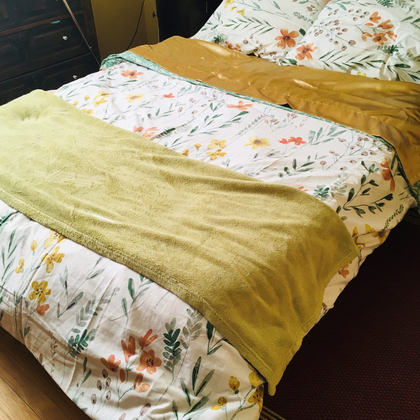100% Pure Silk Satin Sheet Set - 4 Pieces, King Size, Includes Fitted Sheet (15