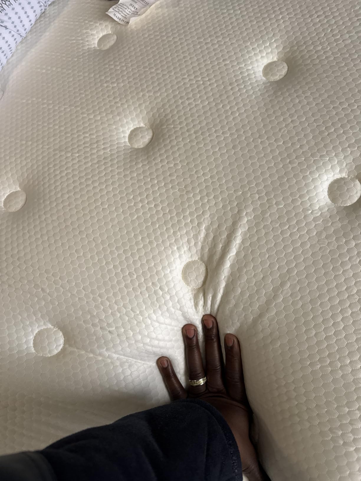Queen Size Mattress, 12 Inch Queen Mattress in a Box, Cooling Matress with Memory Foam & Individual Pocket Springs for Pressure Relief & Spinal Alignment, Zoned Back Support & Motion Isolation customer photo 1