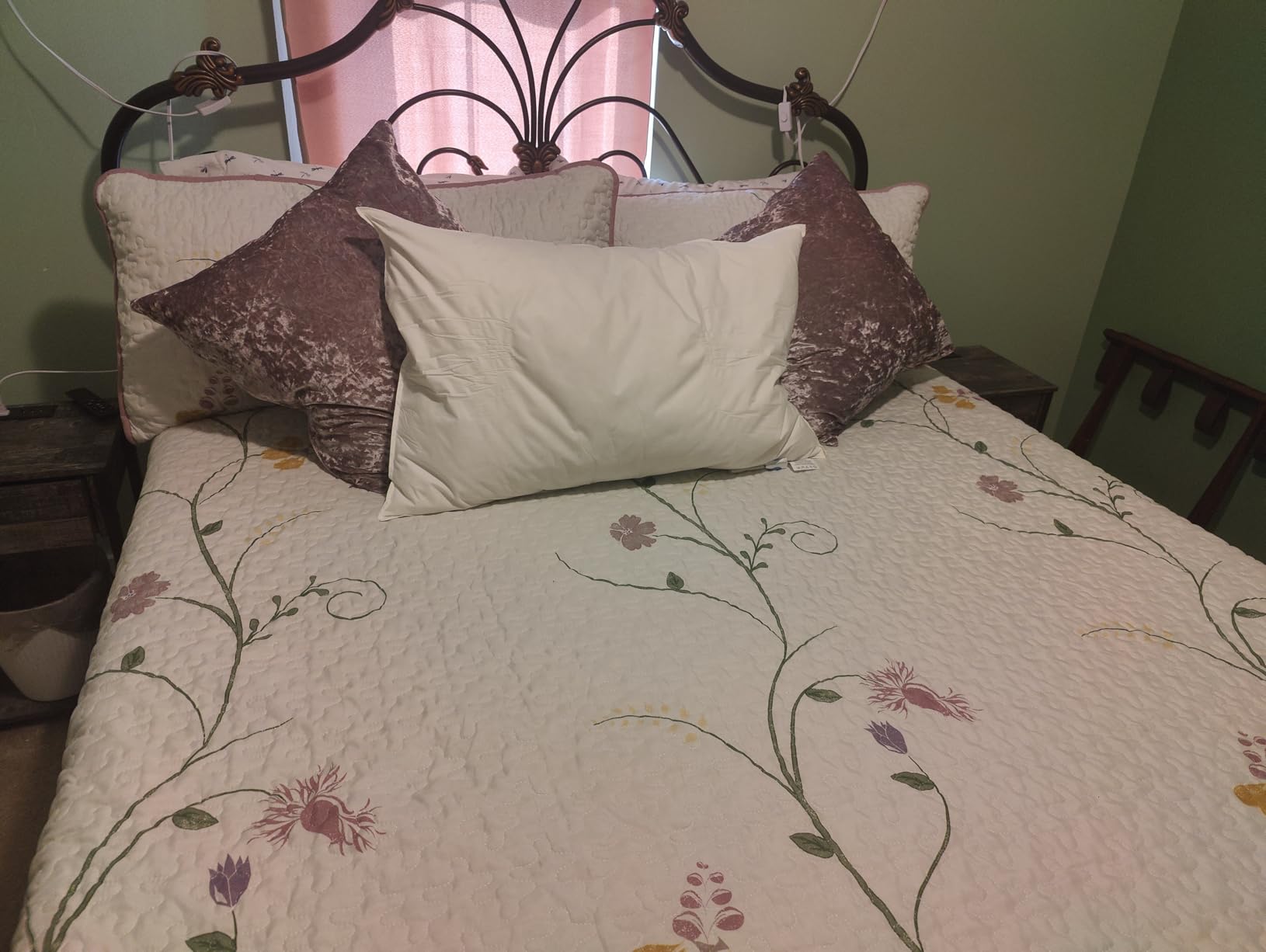 Canadian Luxury Goose Down Pillow Queen Size - 900 Fill Power, 100% Cotton with Teflon Shell - Ultra Comfort Sleep Pillows - Bed Pillows for Back, Stomach, Side Sleeper(White,Queen(Pack of 1)) customer photo 1