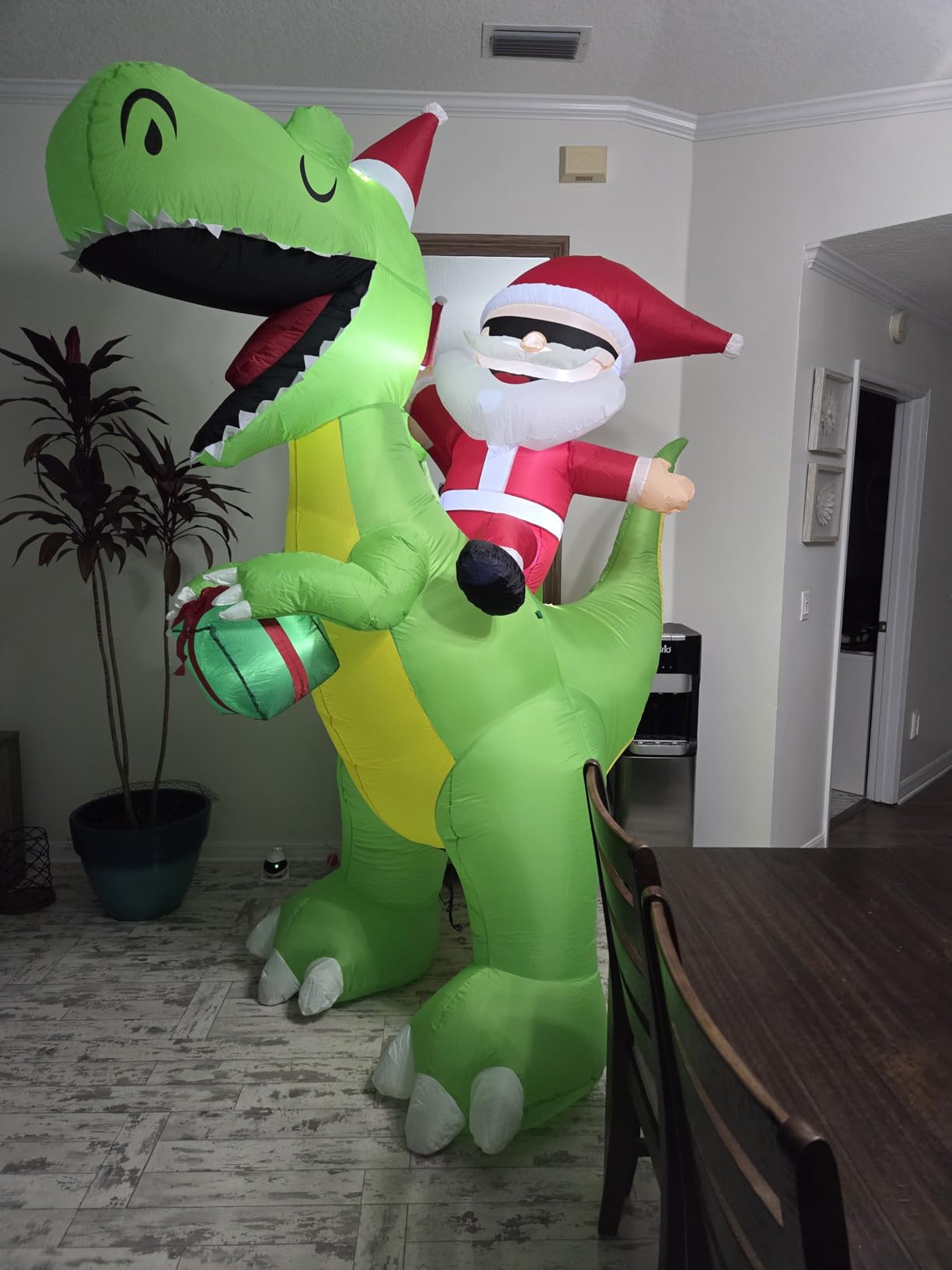 ININ 8FT Christmas Inflatables Santa Claus Riding Dinosaur Decorations Outdoor,Christmas Blow Up Santa Claus Yard Decorations Built-in LED Lights,Holiday Party Decor,for Yard/Lawn/Garden. customer photo 2