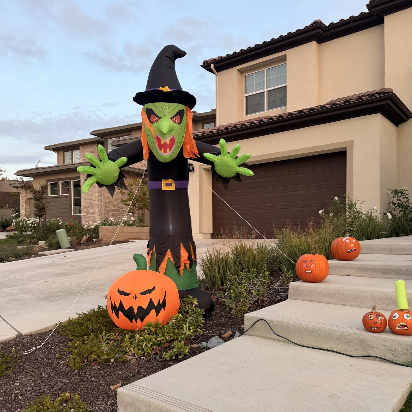 ININ 8FT Halloween Inflatable Witch Decorations Outdoor Built-in LED Lights, Halloween Blow Up Yard Decorations, Scary Party Decorations customer photo 1