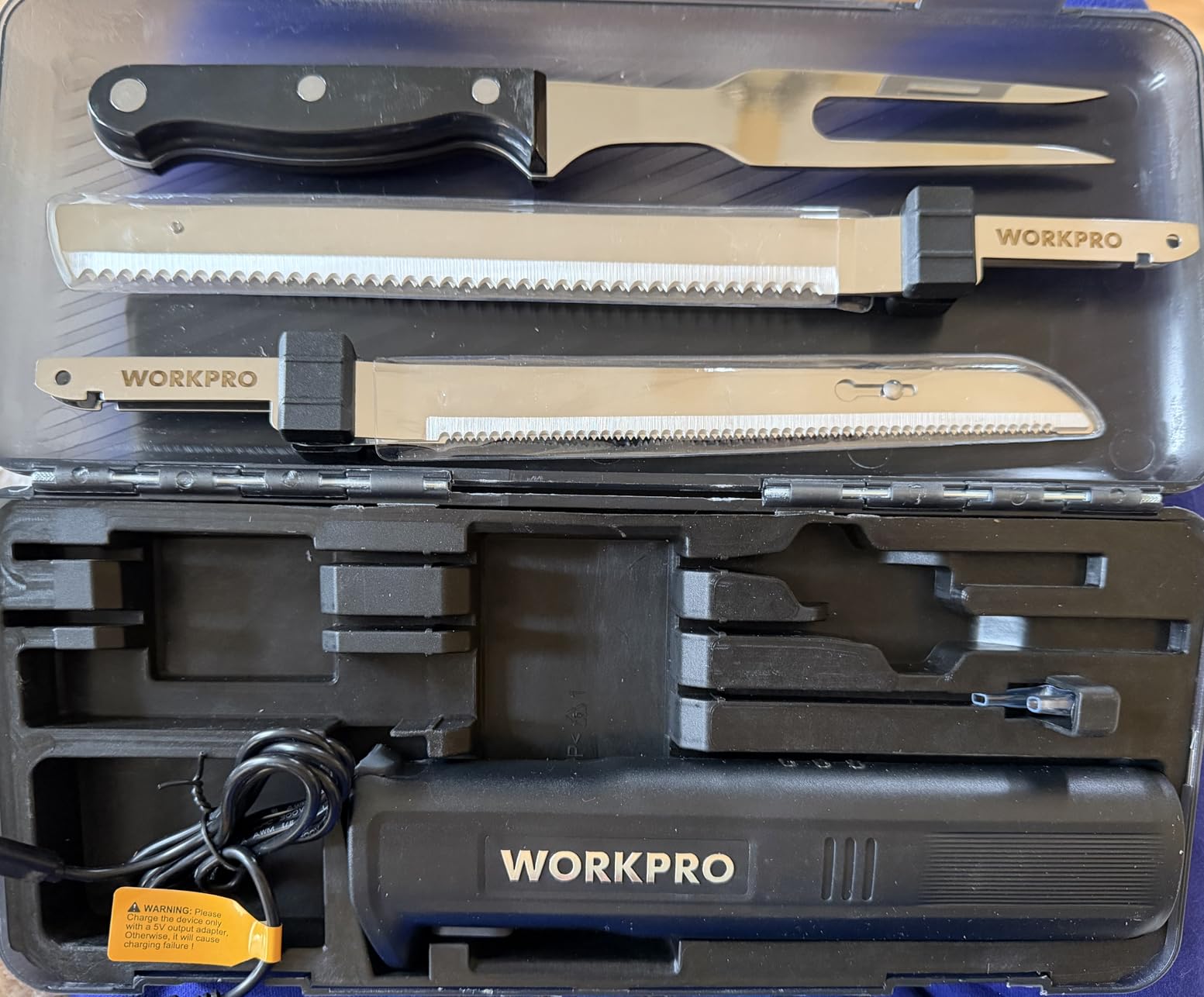WORKPRO Electric Knife for Meat Slicing, Cordless Electric Carving Knife for Turkey, Fish & Bread, Two Stainless Steel Blades, Ergonomic Handle, Storage Case & Serving Fork Included, Black customer photo 1