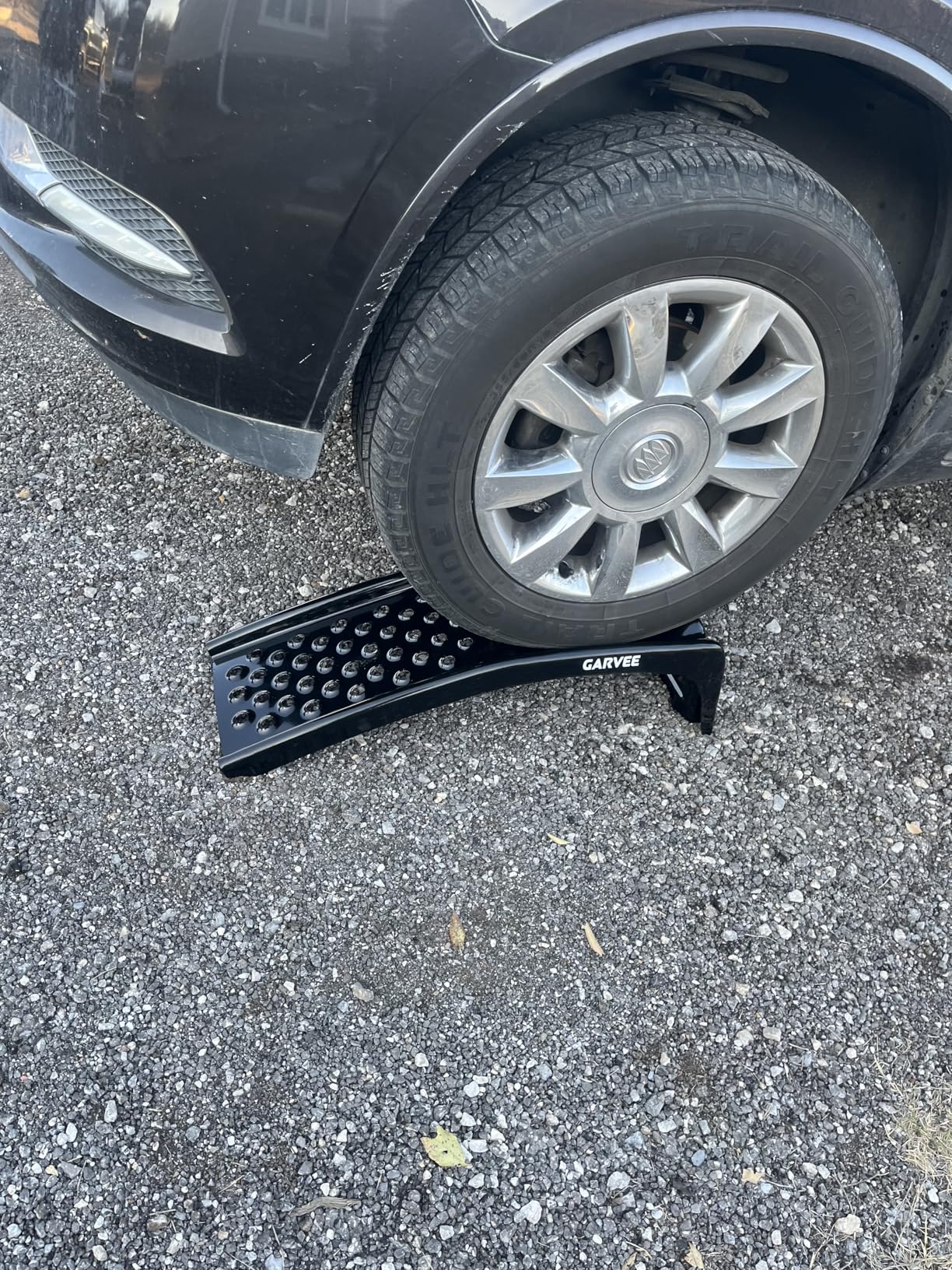 Garvee 8 in Lift Solid Steel Car Ramp 8000 LBS Capacity, 2000 LBS Per Ramps, Heavy Duty Truck Ramps for Car Repair or Vehicle Maintenance, 2 Pack Car Ramps, Black customer photo 2