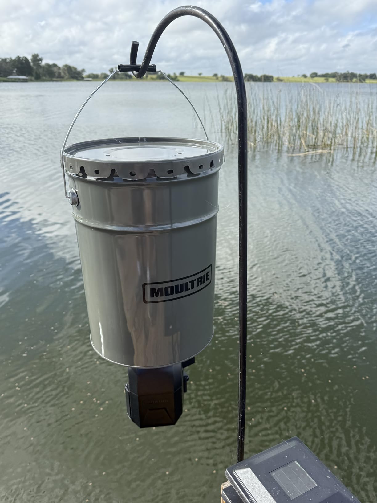 Moultrie 40 Lb All-in-One Directional Hanging Feeder - Deer & Fish Pond, Moultrie Connect Bluetooth, Pairs with Edge 3, MFG-15102 customer photo 1