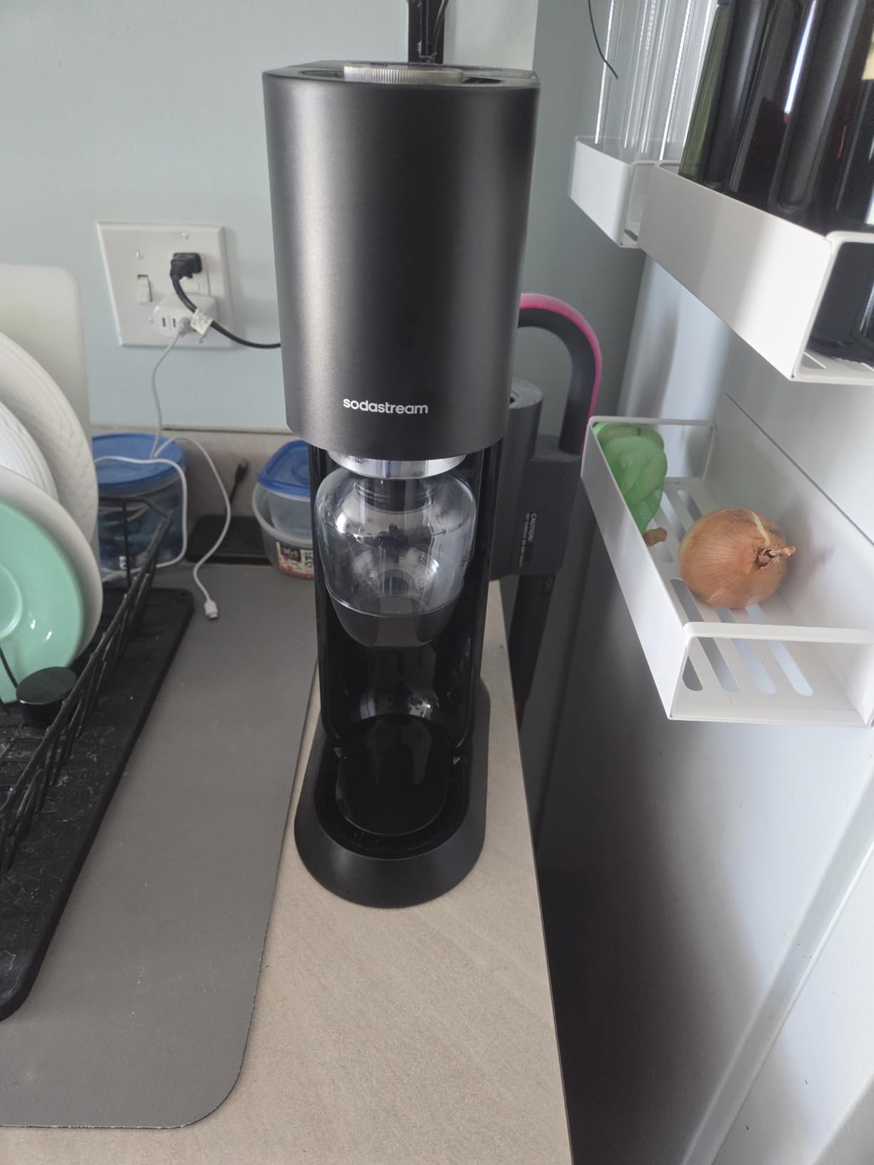 SodaStream MIX Sparkling Drink Maker & Soda Maker Kit, Carbonates Any Drink, With Dishwasher Safe Carbonating Bottles and 1 CO2 Cylinder/Carbonator, Makes Up To 60L Drinks, Black customer photo 1
