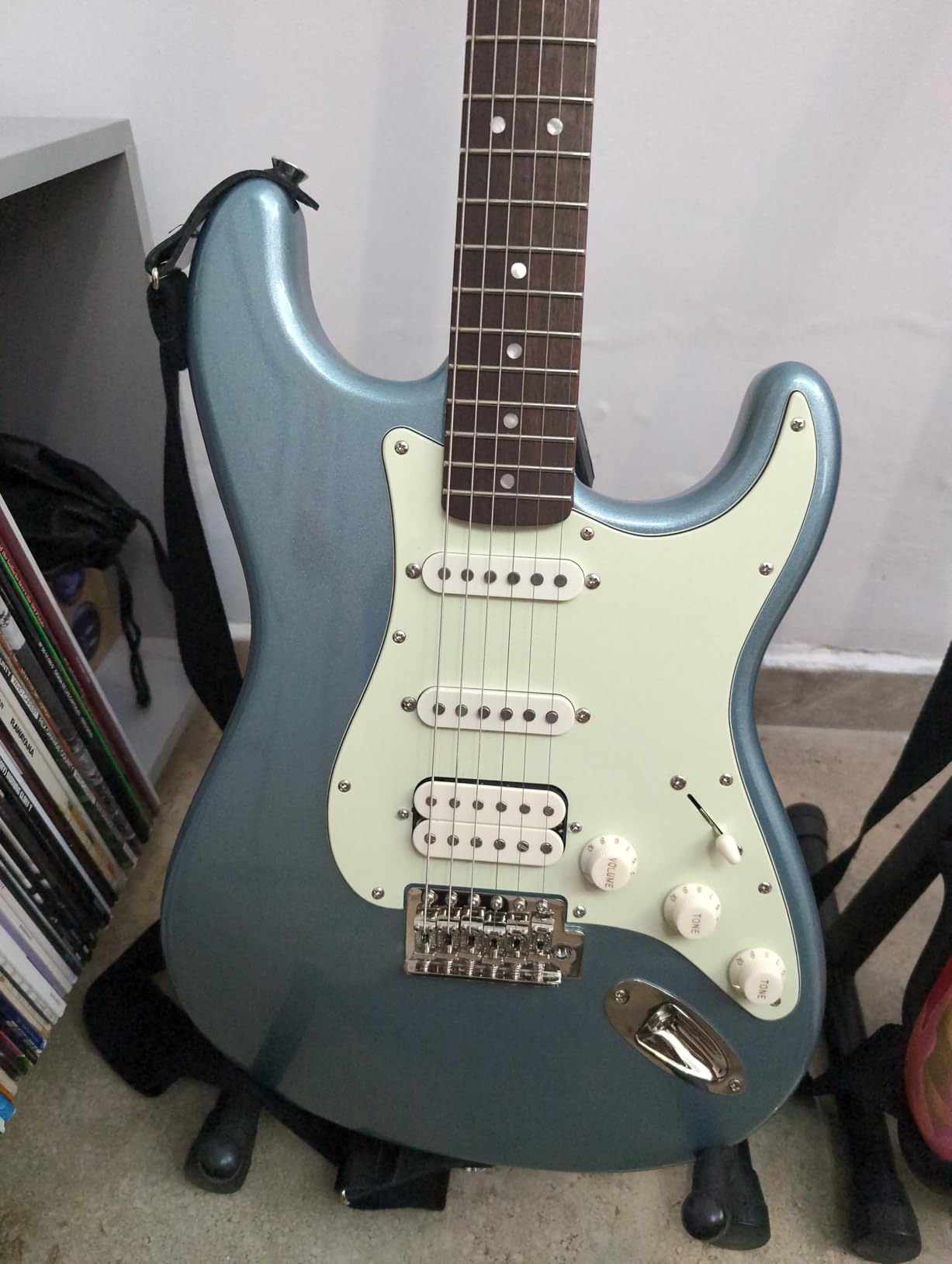 Fender Limited Edition Classic Vibe '60s Stratocaster HSS - Ice Blue Metallic customer photo 2
