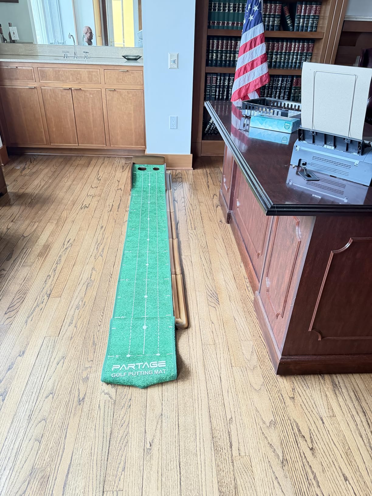 Putting Green Indoor, Extra Large & Wide Golf Putting Mats Practice Indoor, 9.8ft Indoor Putting Green with Ball Return customer photo 1