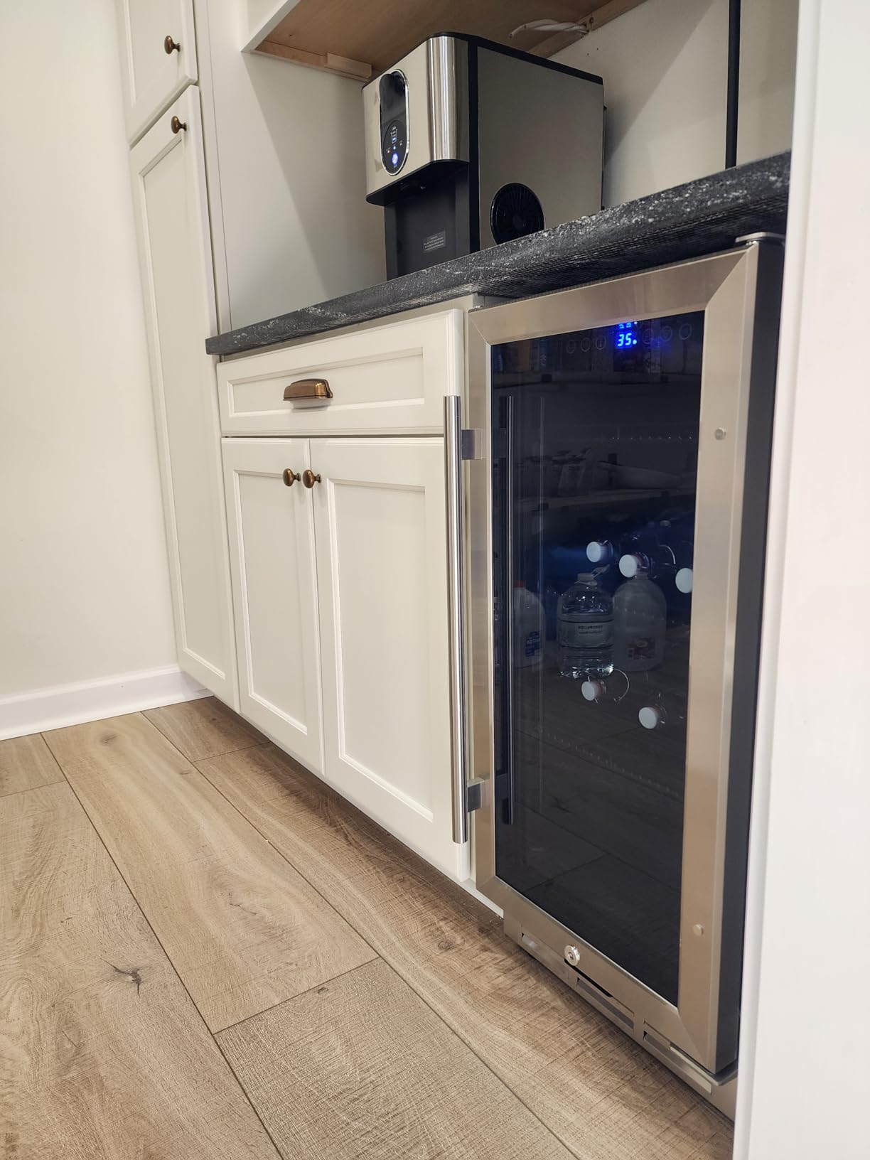 Feelfunn 24 inch Beverage Refrigerator - 180 Cans Under Counter Beverage Fridge with Glass Door & Safety Lock for Beer Wine Soda, Built-in or Freestanding Drink Fridge for Home Office Kitchen or Bar customer photo 1