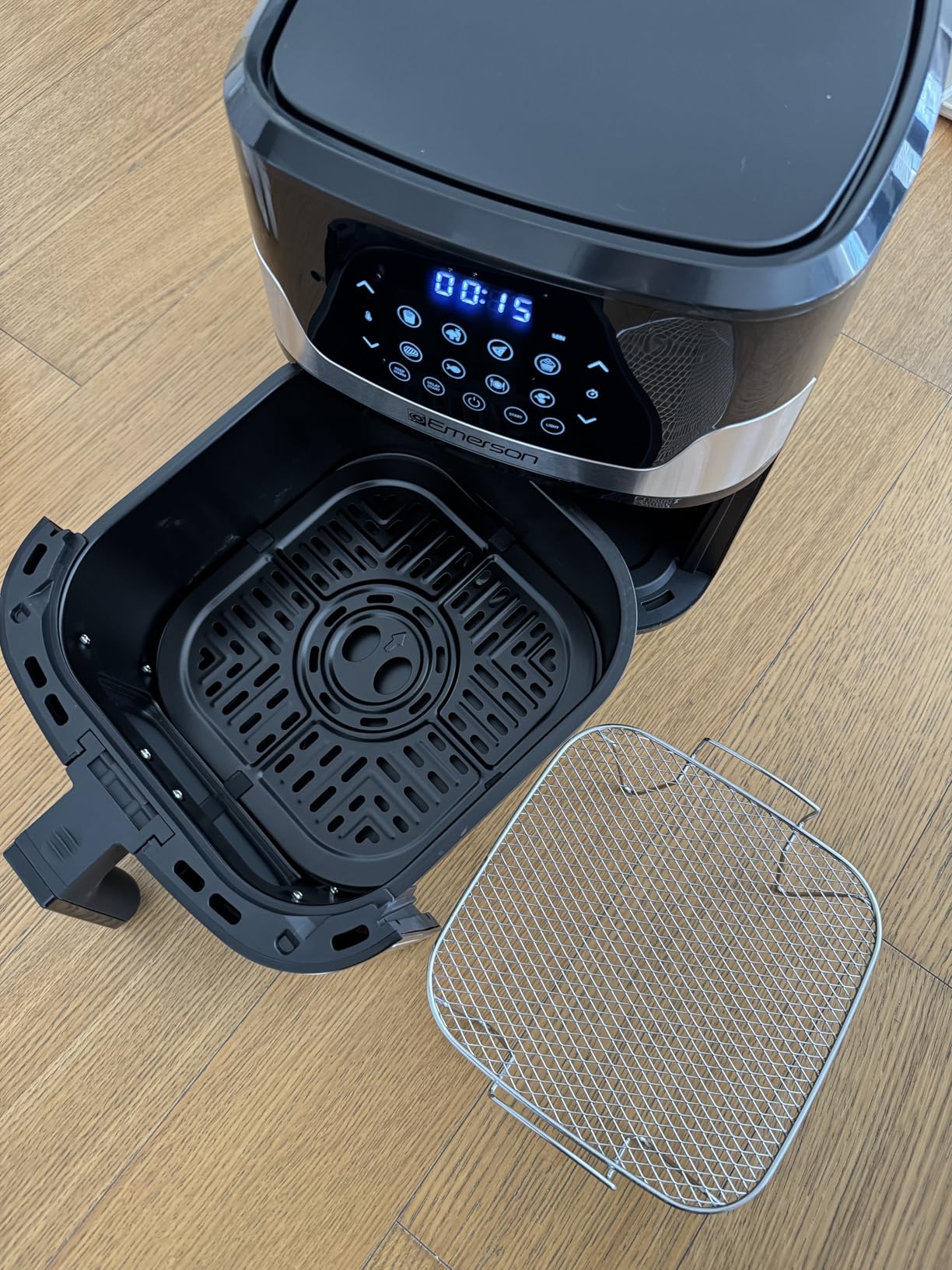 Emerson SmartVoice 5.3QT Air Fryer, 1000+ Voice Commands, 6-in-1 Digital Cooker, Compact Countertop Design, Oil-Free Healthy Cooking, Easy-Clean Nonstick Basket, 1500W customer photo 1