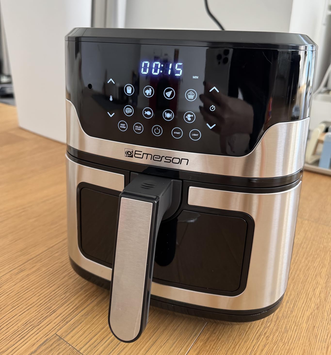 Emerson SmartVoice 5.3QT Air Fryer, 1000+ Voice Commands, 6-in-1 Digital Cooker, Compact Countertop Design, Oil-Free Healthy Cooking, Easy-Clean Nonstick Basket, 1500W customer photo 2