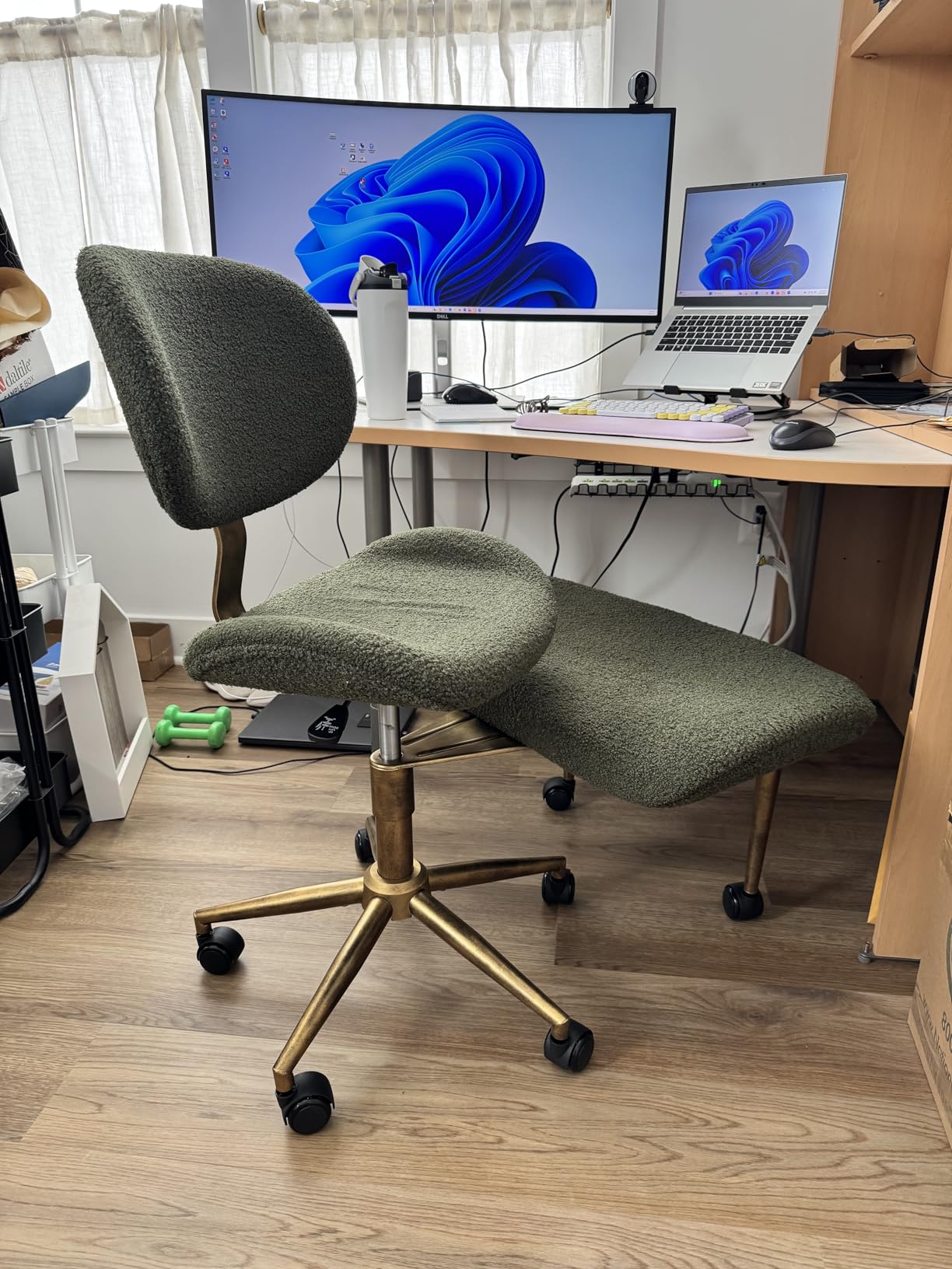 Pinmoco Ergonomic Cross Legged Office Chair Extra Wide for ADHD and Meditation, Kneeling Chair with 360° Swivel Wheels and Reversible Seating, Adjustable Height and Seat Deapth, Teddy Fabric, White customer photo 1