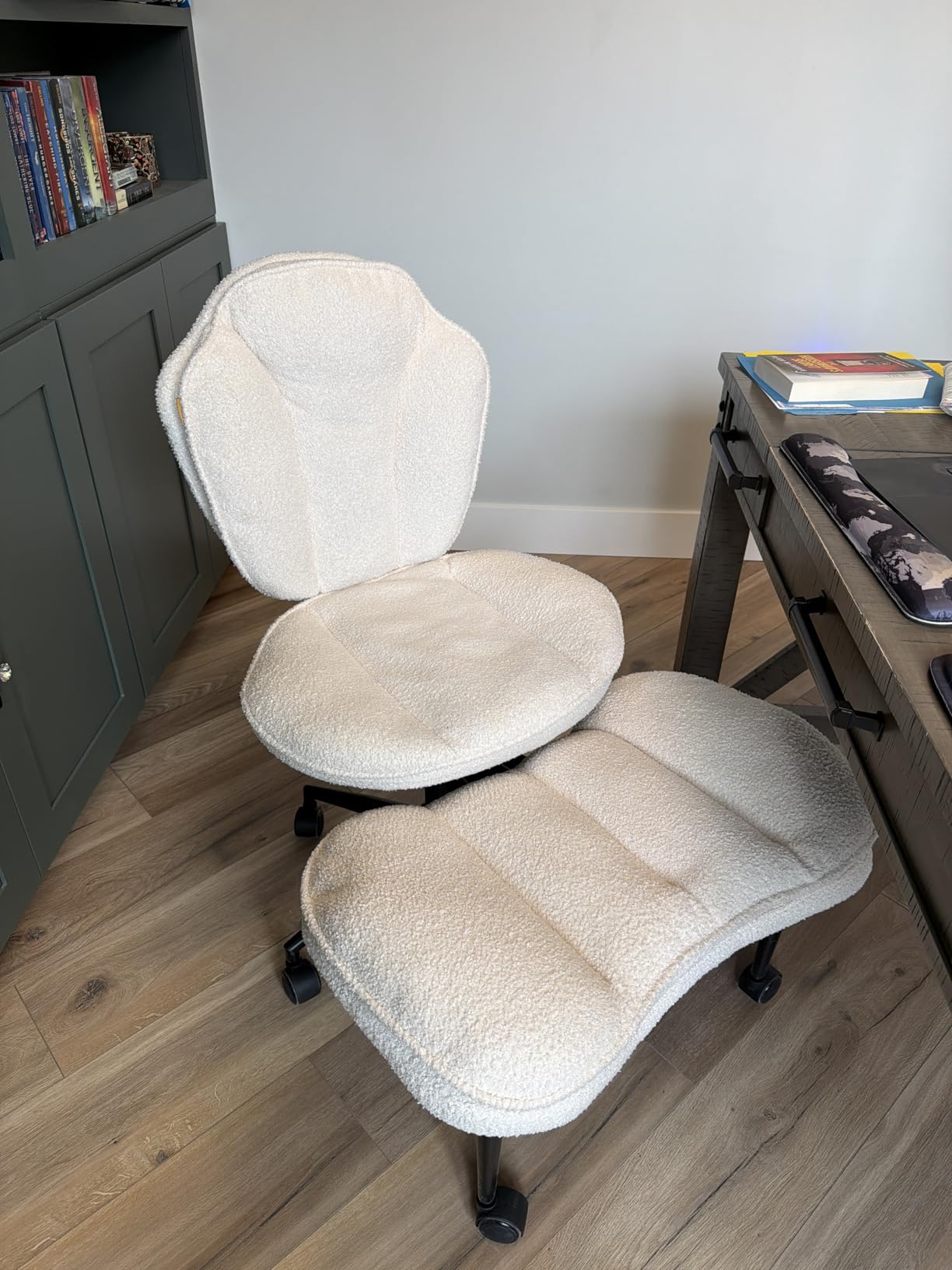 Pinmoco Ergonomic Cross Legged Office Chair Extra Wide for ADHD and Meditation, Kneeling Chair with 360° Swivel Wheels and Reversible Seating, Adjustable Height and Seat Deapth, Teddy Fabric, White customer photo 2