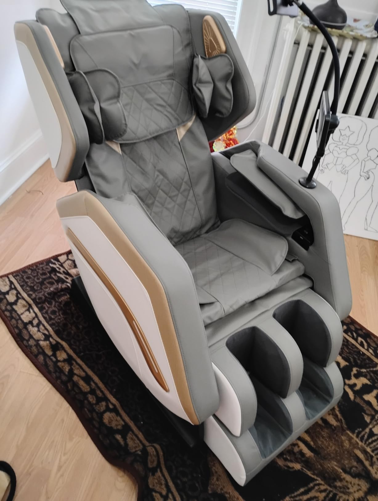 Massage Chair Full Body, Zero Gravity Massage Chair 2026 for Back Fatigue with 10 Fixed Rollers, Heating, Airbags, Phone Controller, Bluetooth Speaker, Nightlights for Living Room, Bedroom customer photo 1