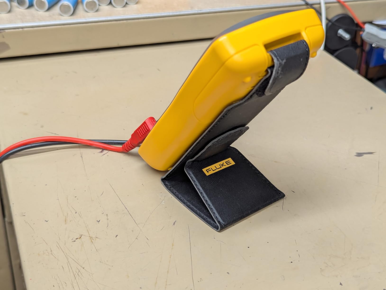 Fluke 106 (U.S.) Palm-Sized Digital Multimeter, CAT III 600V customer photo 2