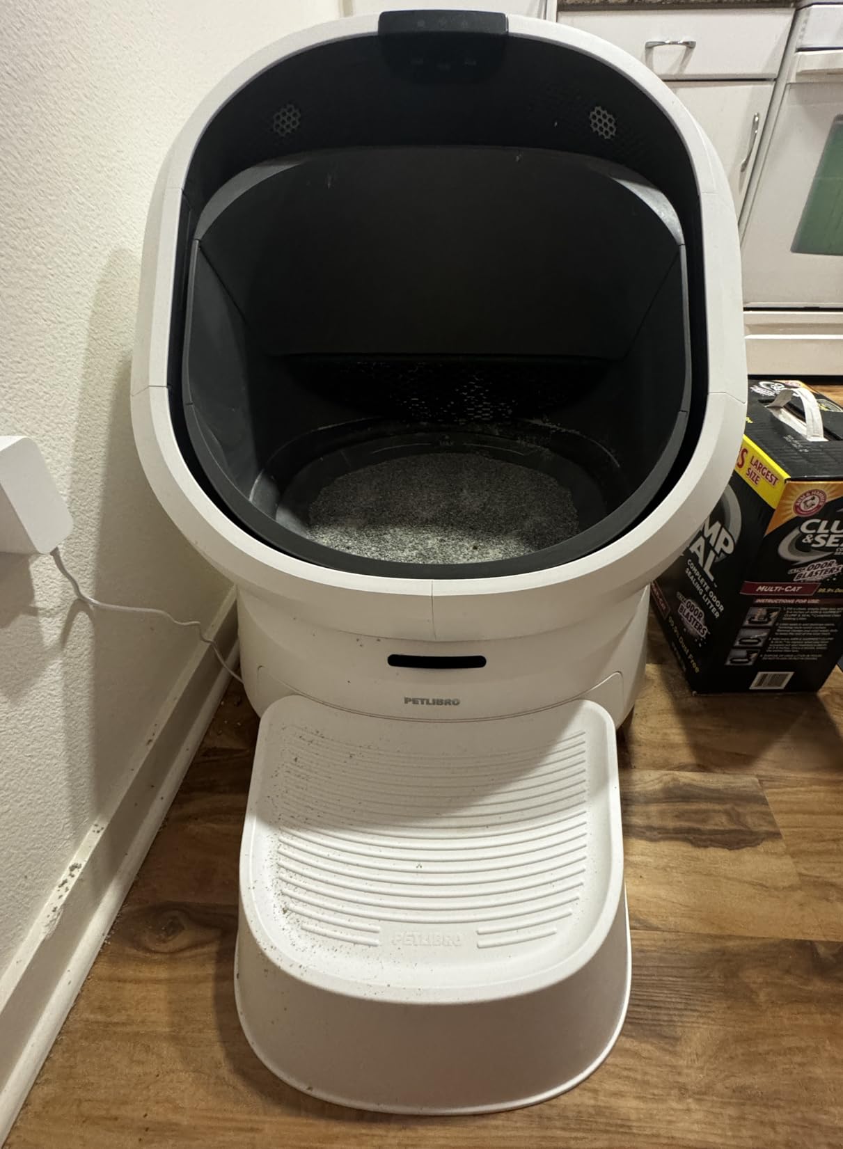 PETLIBRO Automatic Litter Box with AI-Camera Waste Analysis, Auto Odor-Control Self Cleaning Litter Box, Large Open-Top Luma Smart Litterbox with Multi-Cats Recognition, Usage Tracking, Safety Sensors customer photo 2