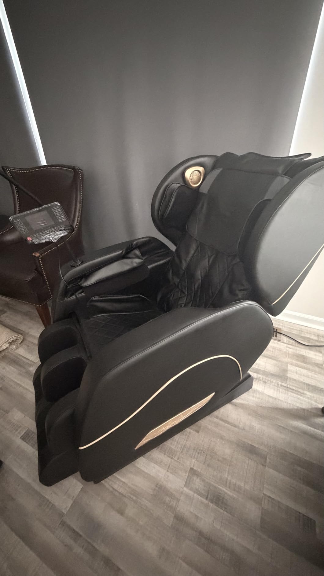 Megashock SL Track 2026 Massage Chair Full Body, Zero Gravity Massage Chair with Back Heat, 12 Fixed Rollers, Foot Massage, Airbag Massage and Bluetooth Speaker for Home and Office customer photo 2