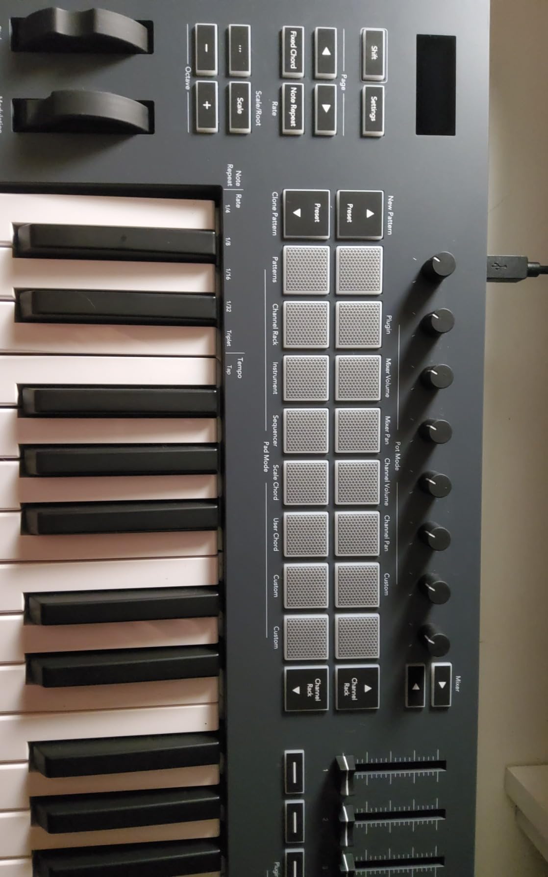 Novation FLkey 49 - 49-Key MIDI Controller Keyboard for FL Studio. Make Beats with Semi-Weighted Keys, USB, Pitch & Mod Wheels, 16 Drum Pads, and Arpeggiator - Inc. 6 Months of FL Studio customer photo 2