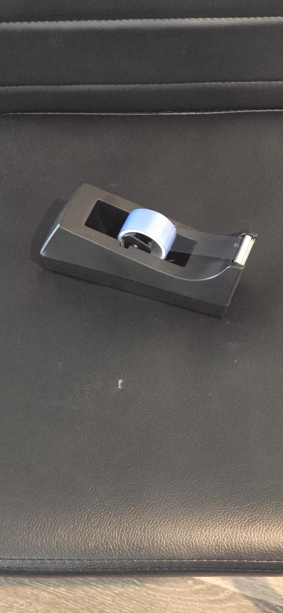 Scotch Desktop Tape Dispenser, Black, 2.7 in. x 2.7 in. x 6.4 in., 1 Tape Dispenser, Polystyrene (PS) customer photo 2