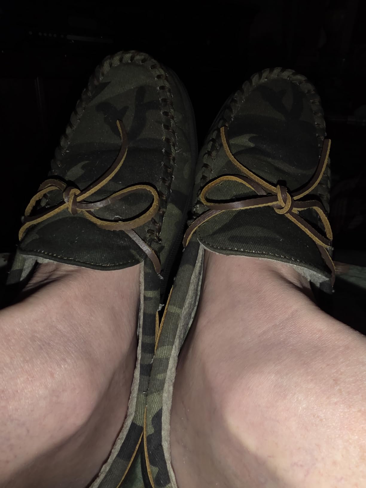 Minnetonka Men's Pile Lined Hardsole Slipper customer photo 1