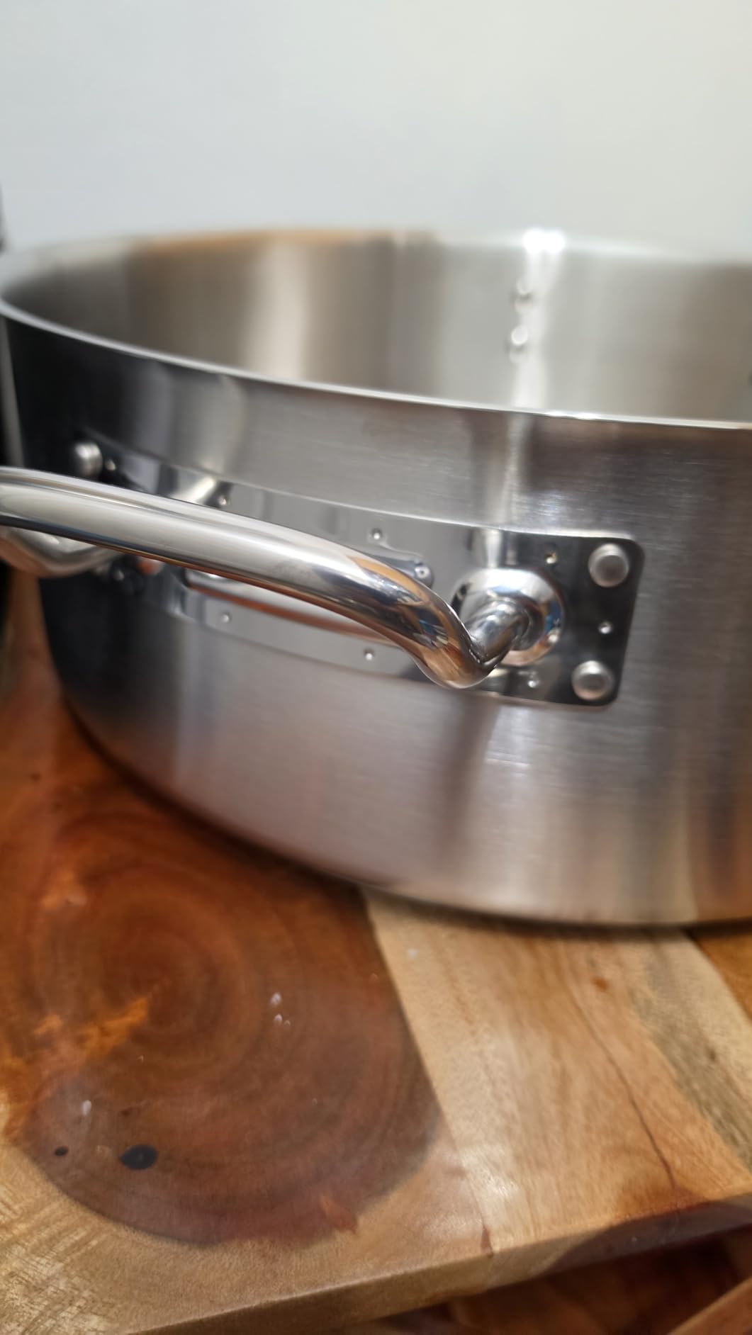 Winco Commercial-Grade Stainless Steel Brazier with Lid, 15 Quart customer photo 1