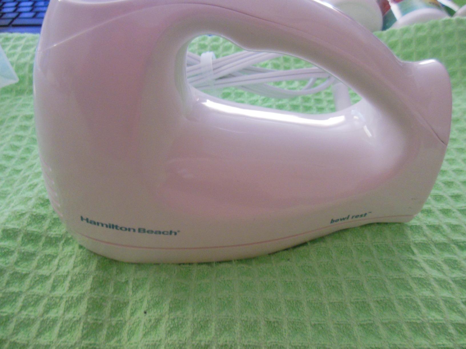 Hamilton Beach 6-Speed Electric Hand Mixer with Whisk, Traditional Beaters, Snap-On Storage Case, 250 Watts, White customer photo 2