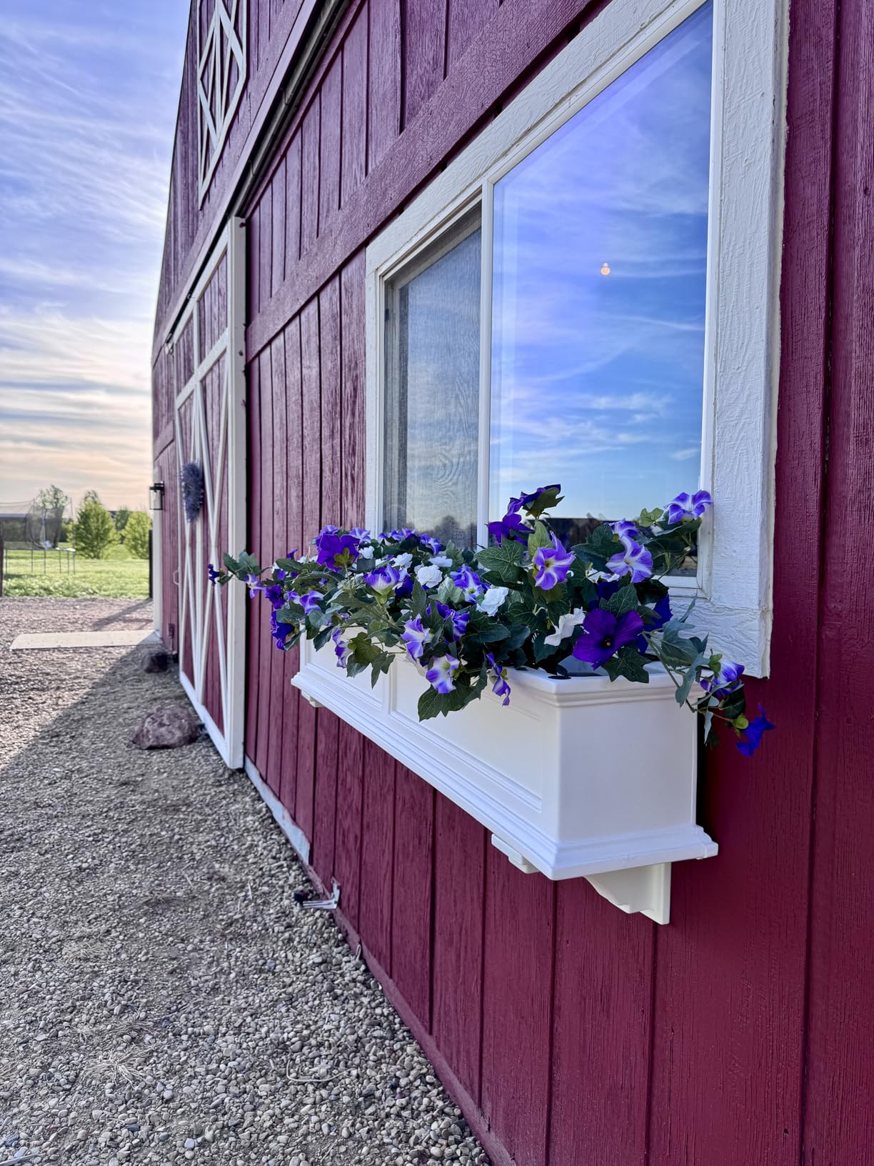 Mayne Fairfield 3ft Window Box, Self Watering Flower Box with Double Wall Design, All Season Fade Resistant Outdoor Window Planter With Steel Mounting Bracket, White customer photo 1